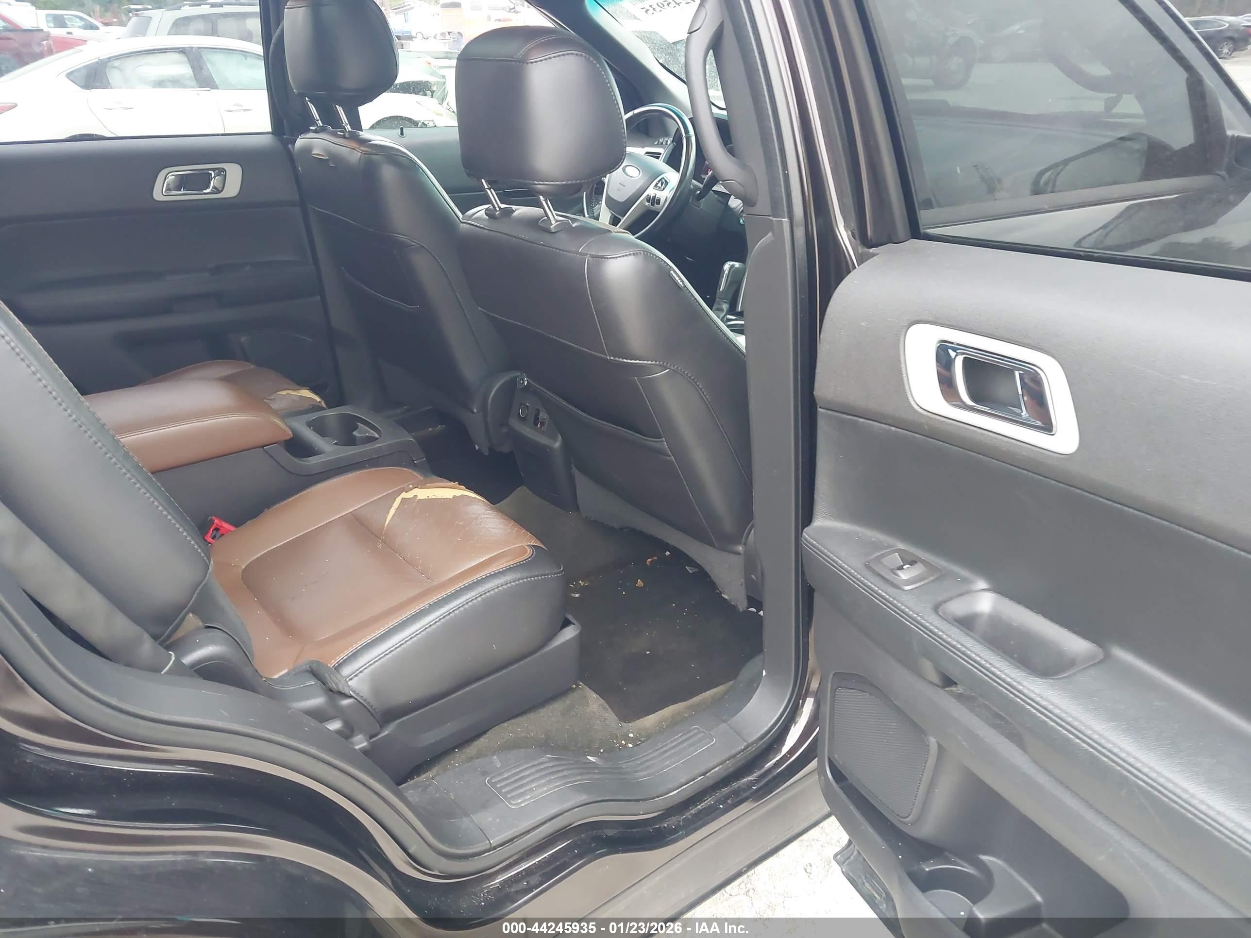 FORD EXPLORER image 8