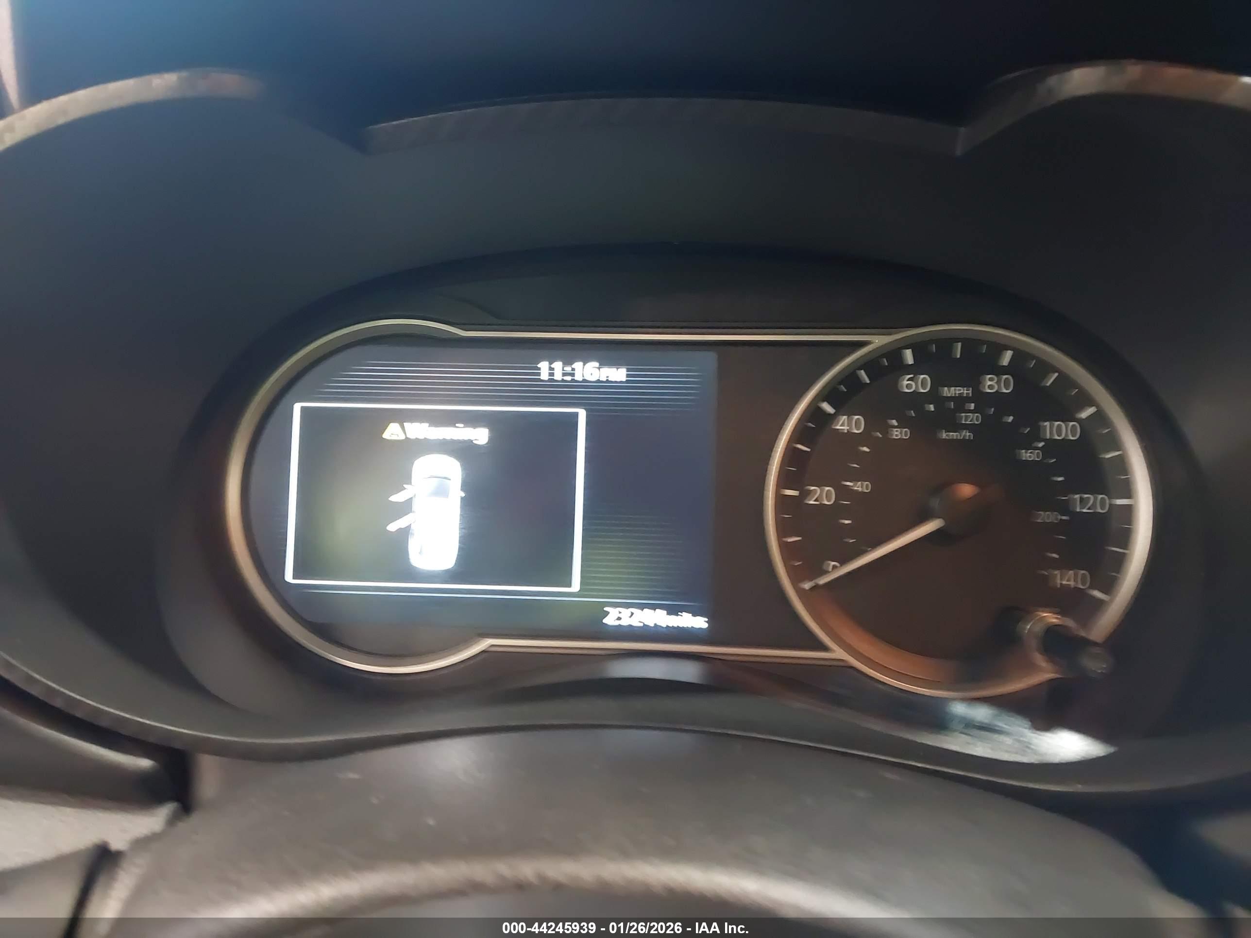 NISSAN VERSA image 7