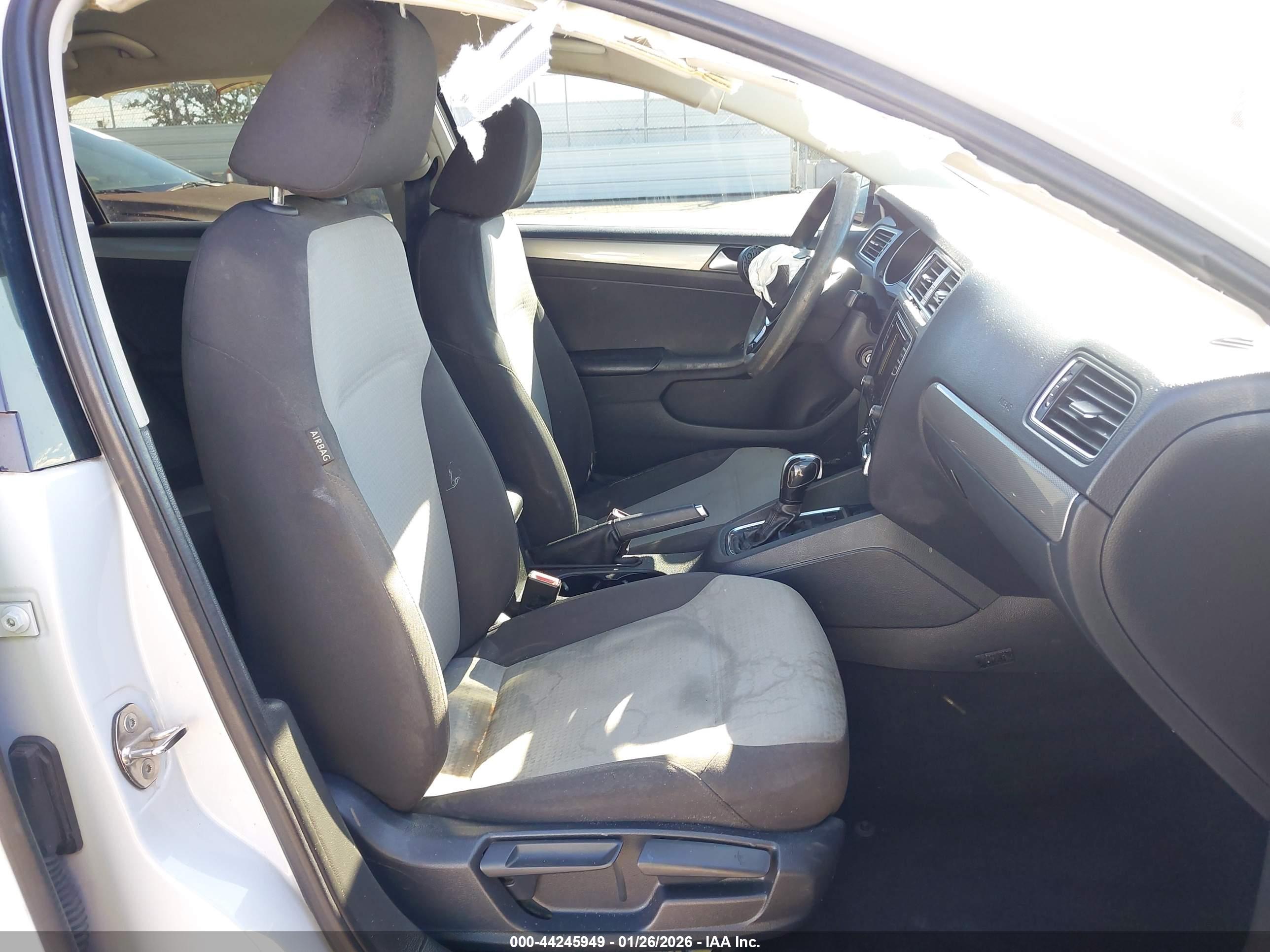 VOLKSWAGEN JETTA image 5