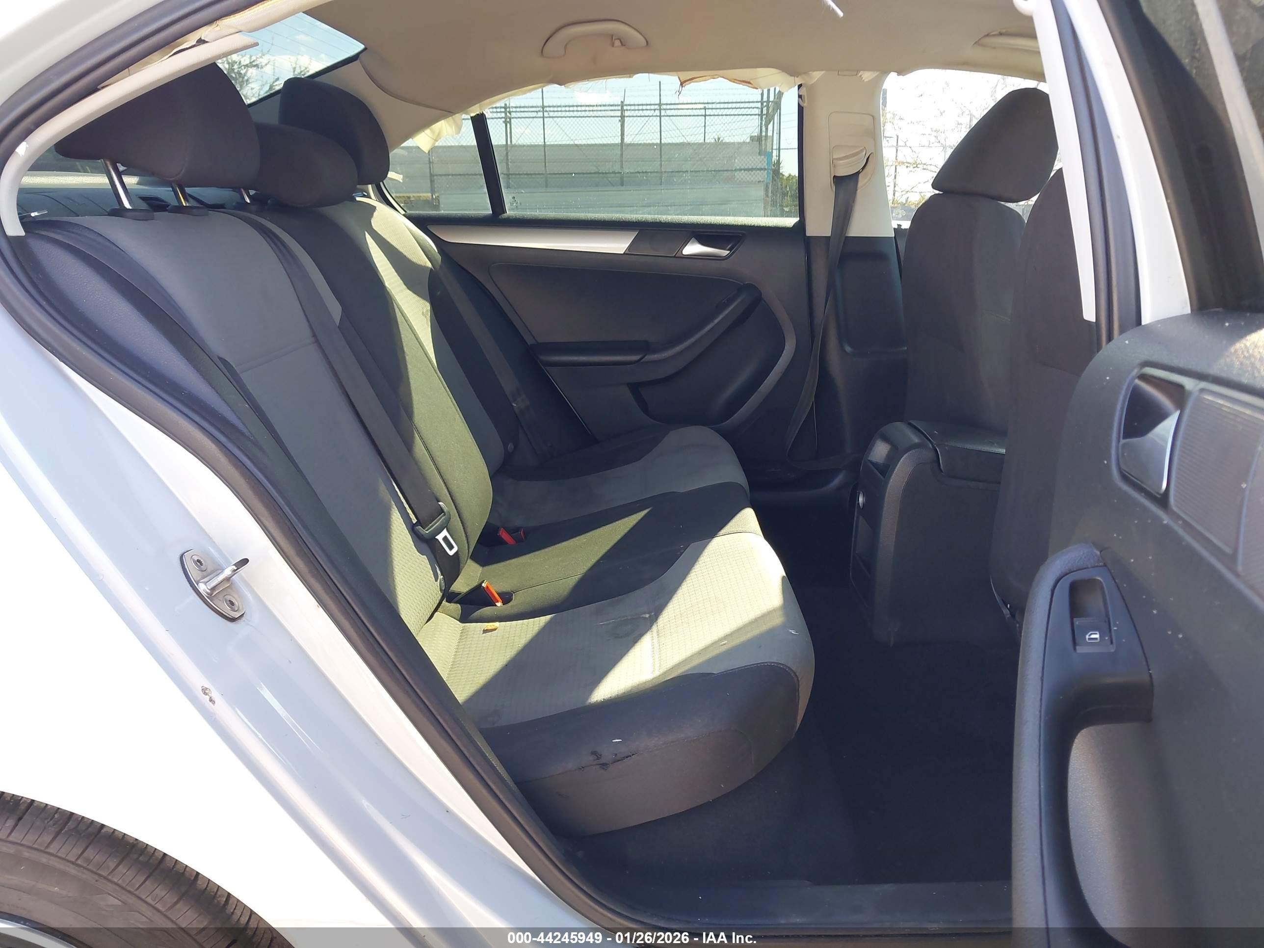 VOLKSWAGEN JETTA image 8