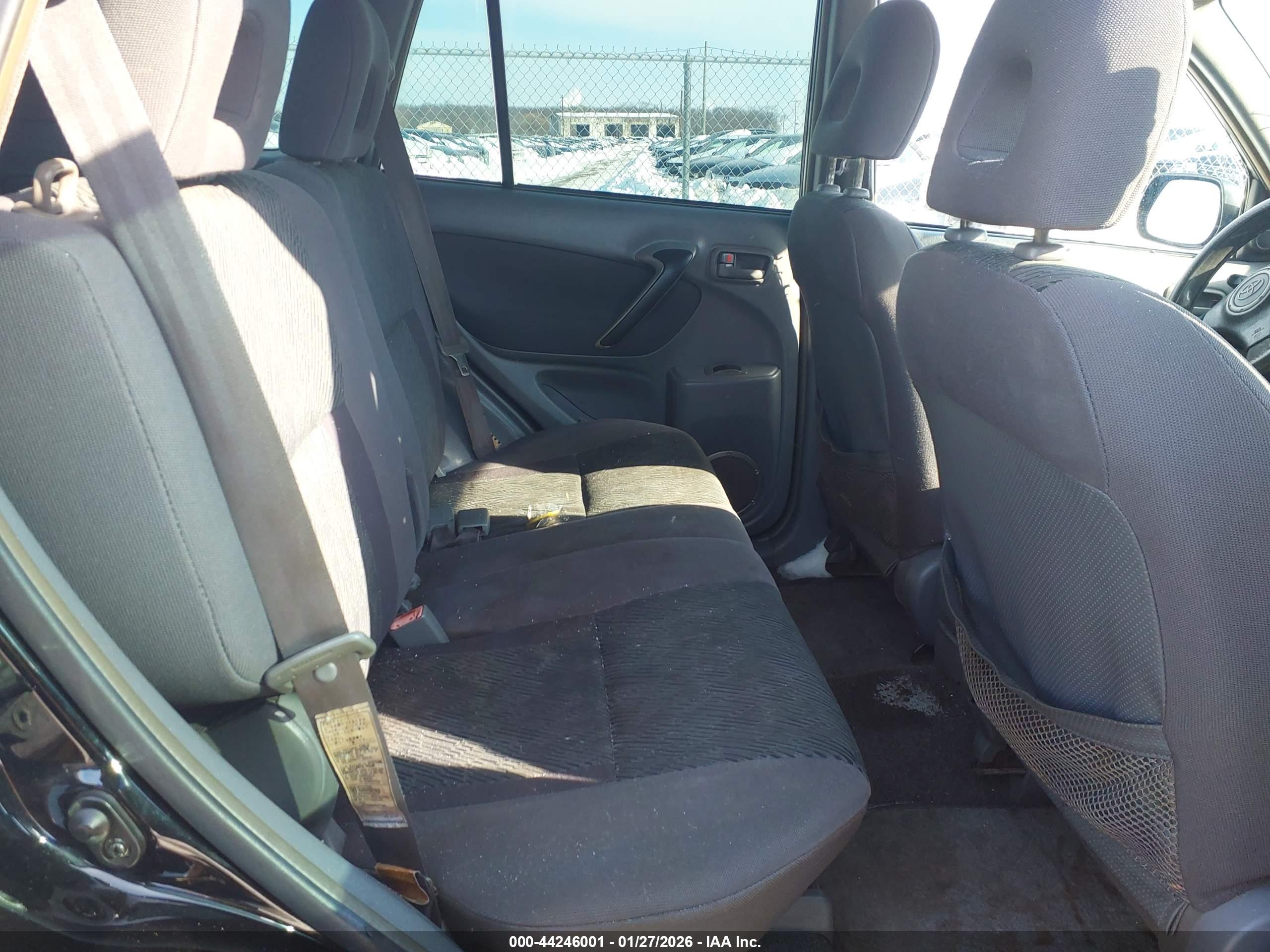 TOYOTA RAV4 image 8