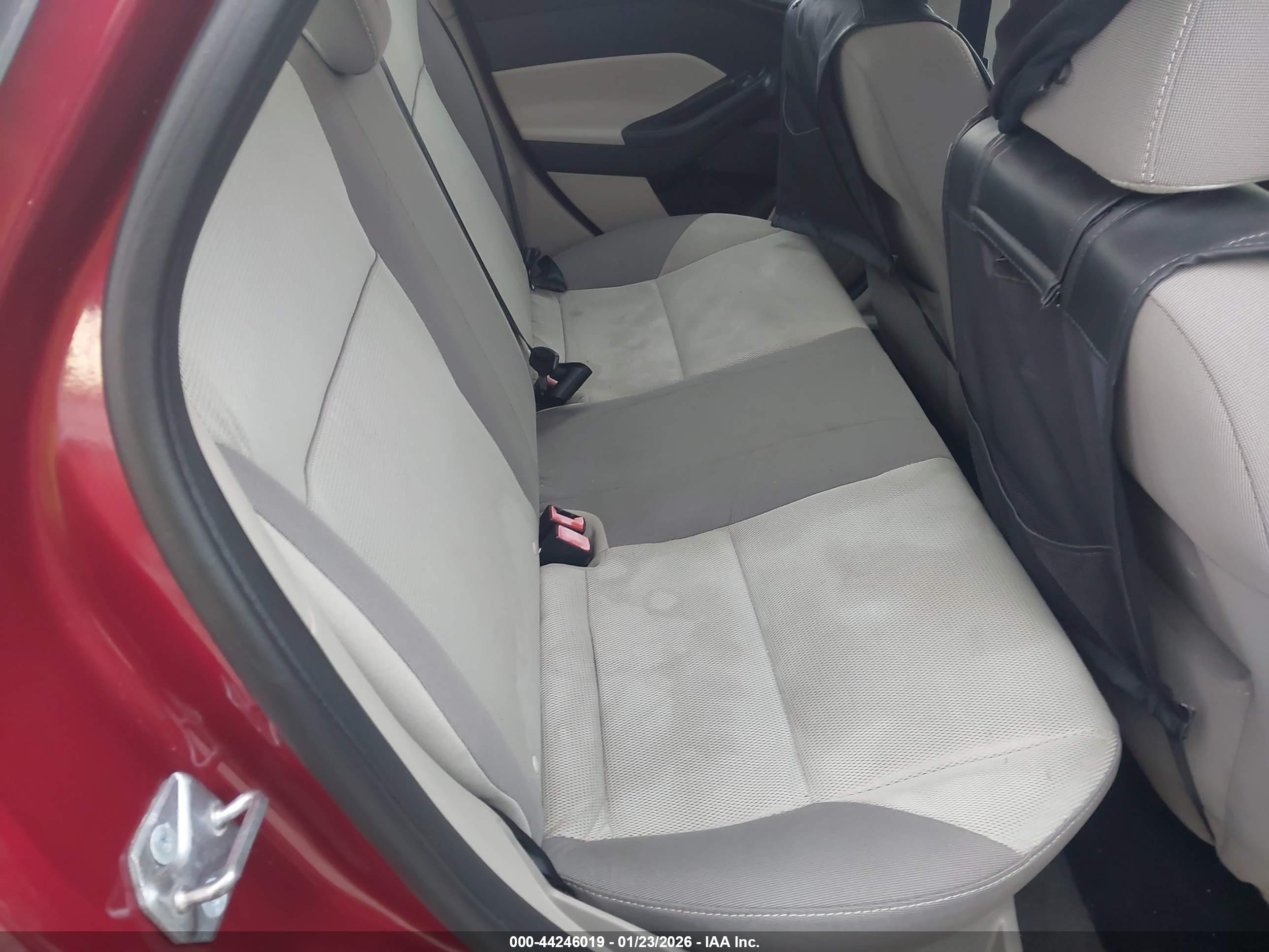 FORD FOCUS image 8