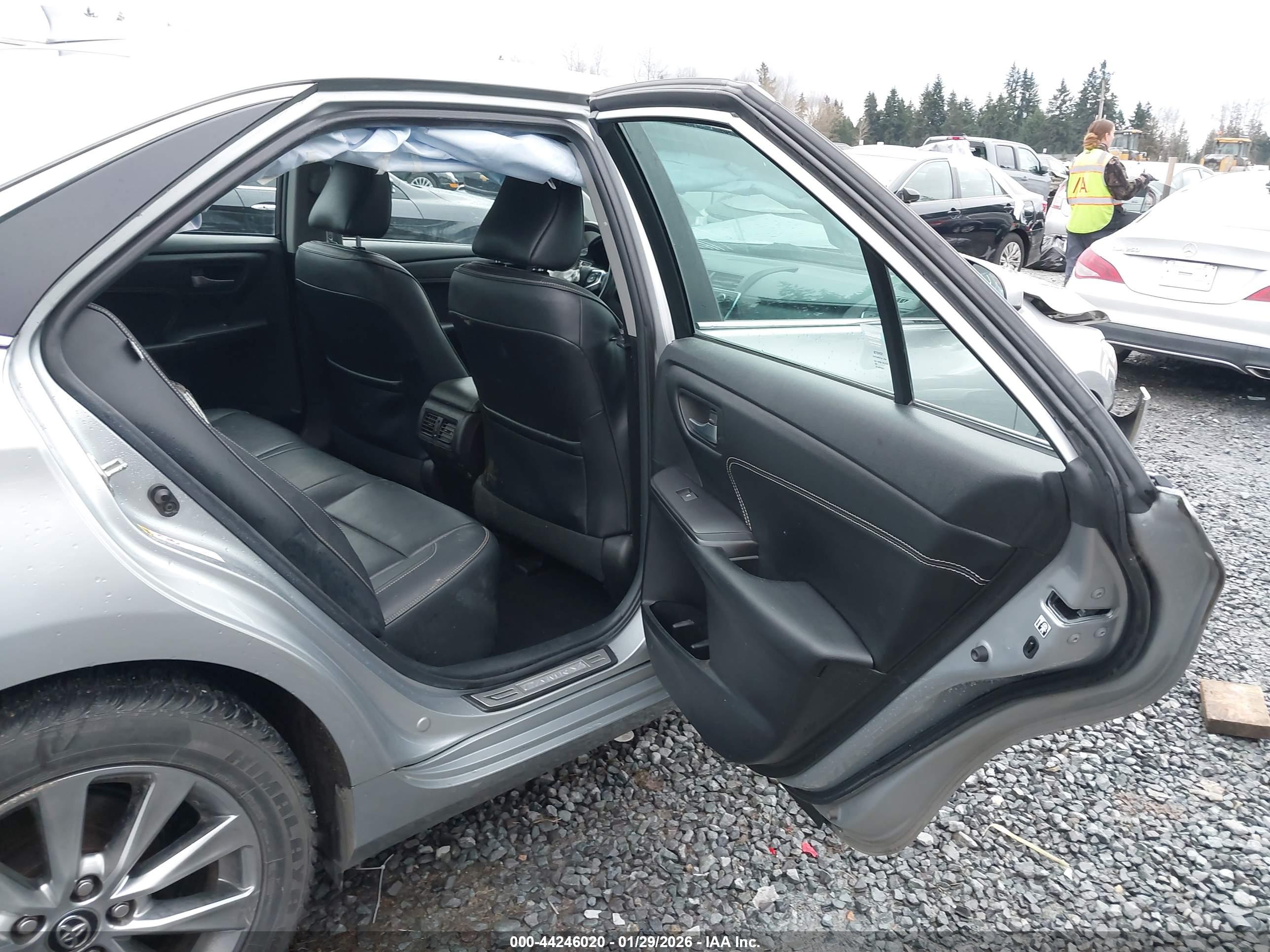 TOYOTA CAMRY image 8