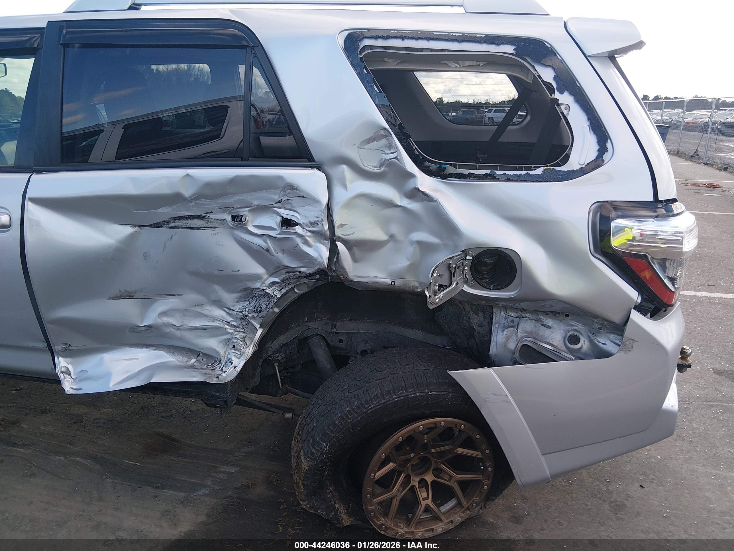 TOYOTA 4RUNNER image 6