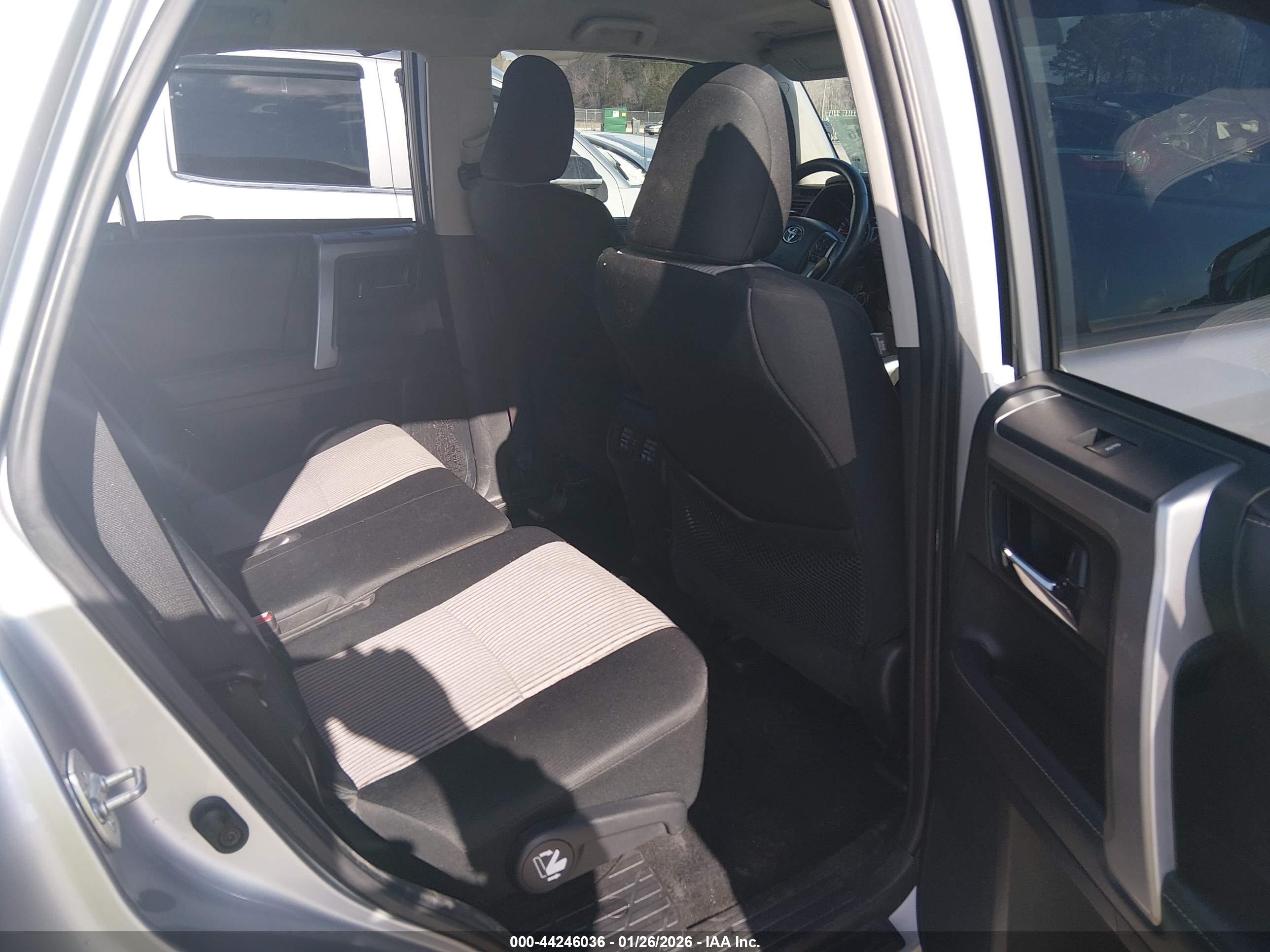 TOYOTA 4RUNNER image 8