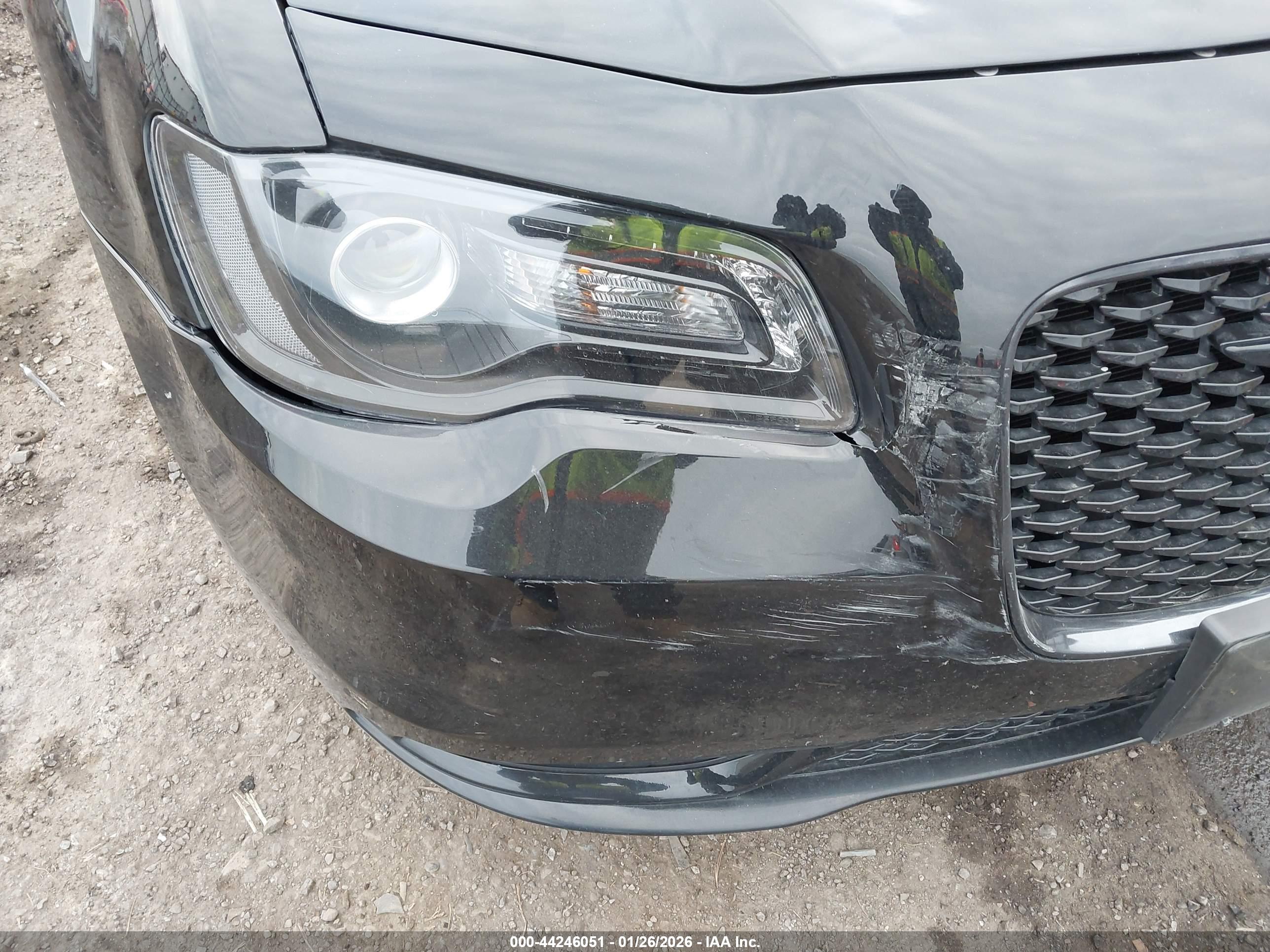 CHRYSLER 300 image 6