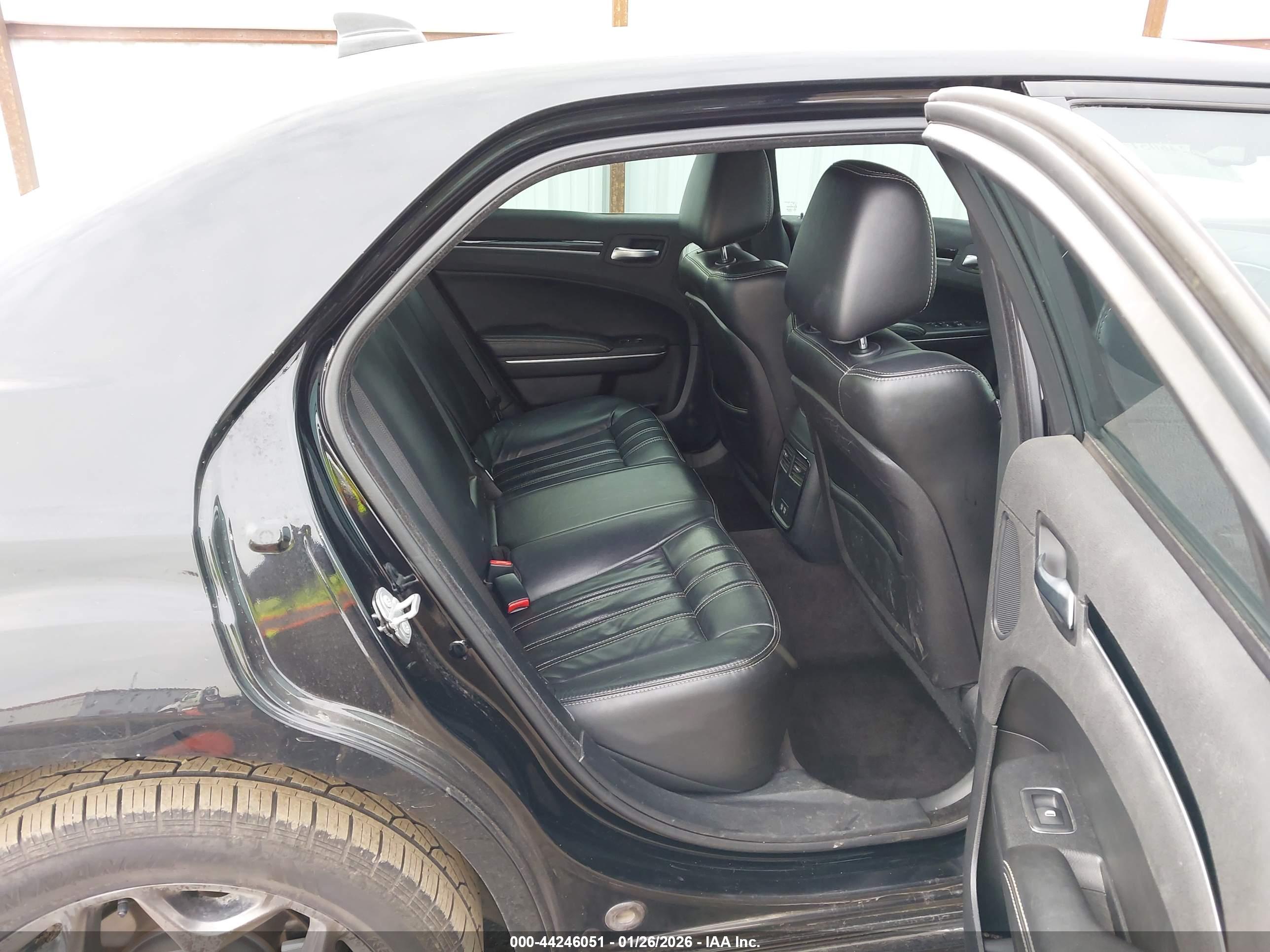 CHRYSLER 300 image 8