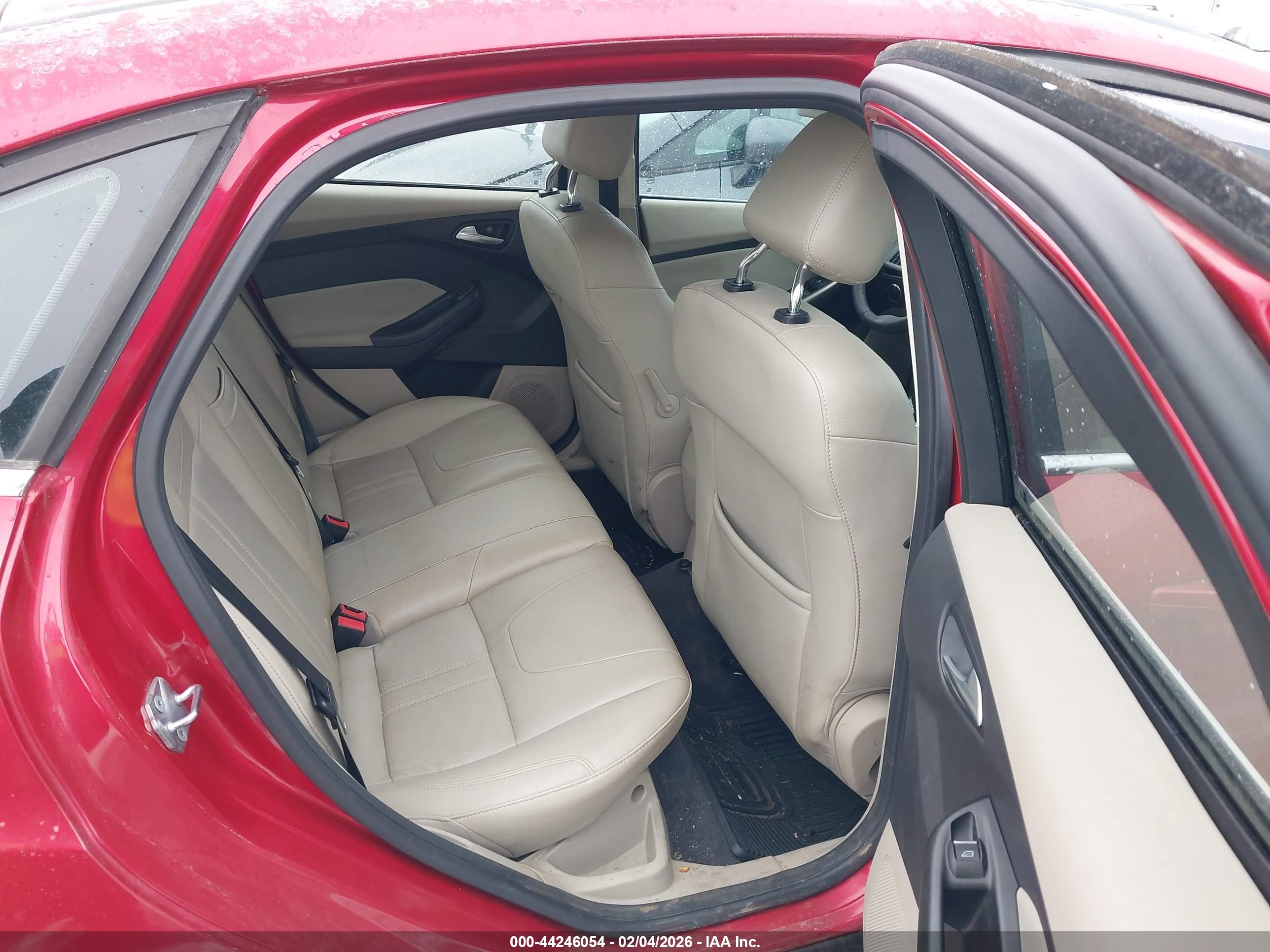 FORD FOCUS image 8