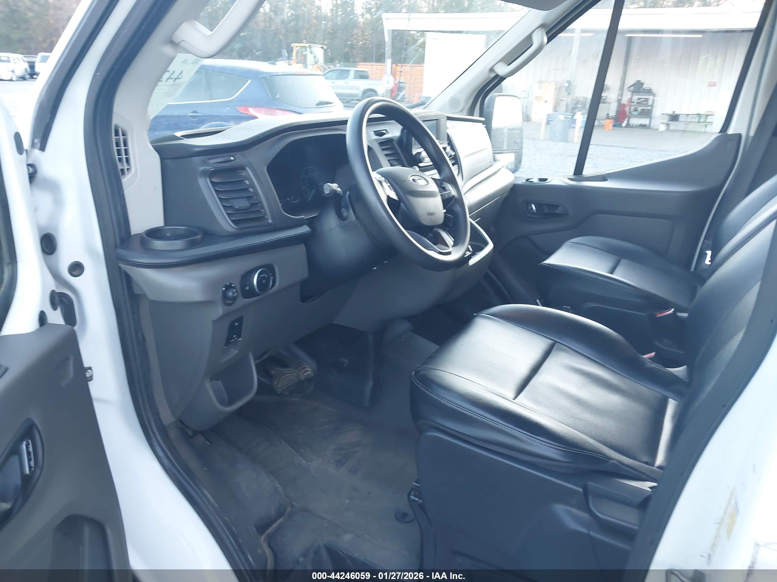 FORD TRANSIT-250 image 5