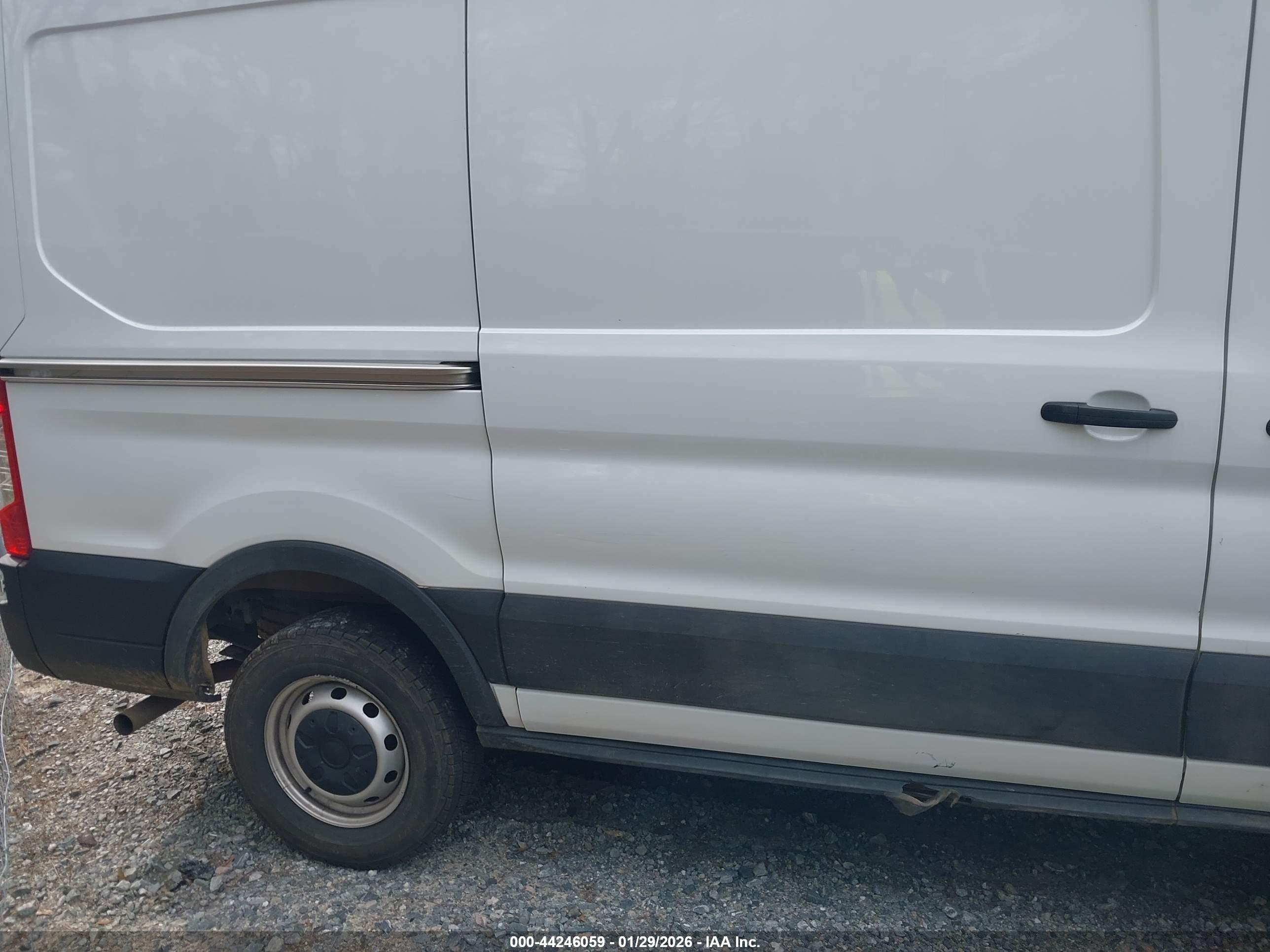 FORD TRANSIT-250 image 6