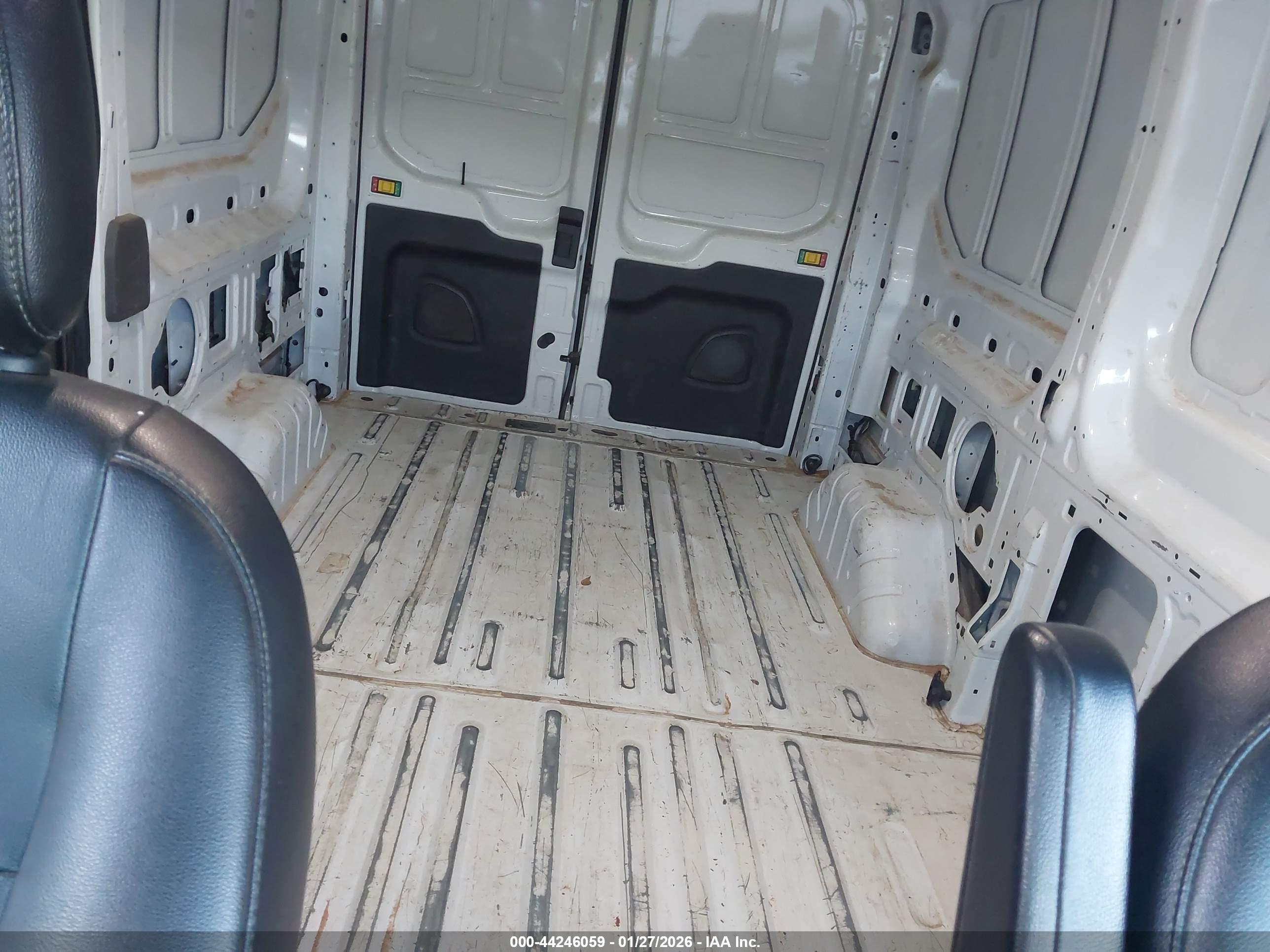 FORD TRANSIT-250 image 8