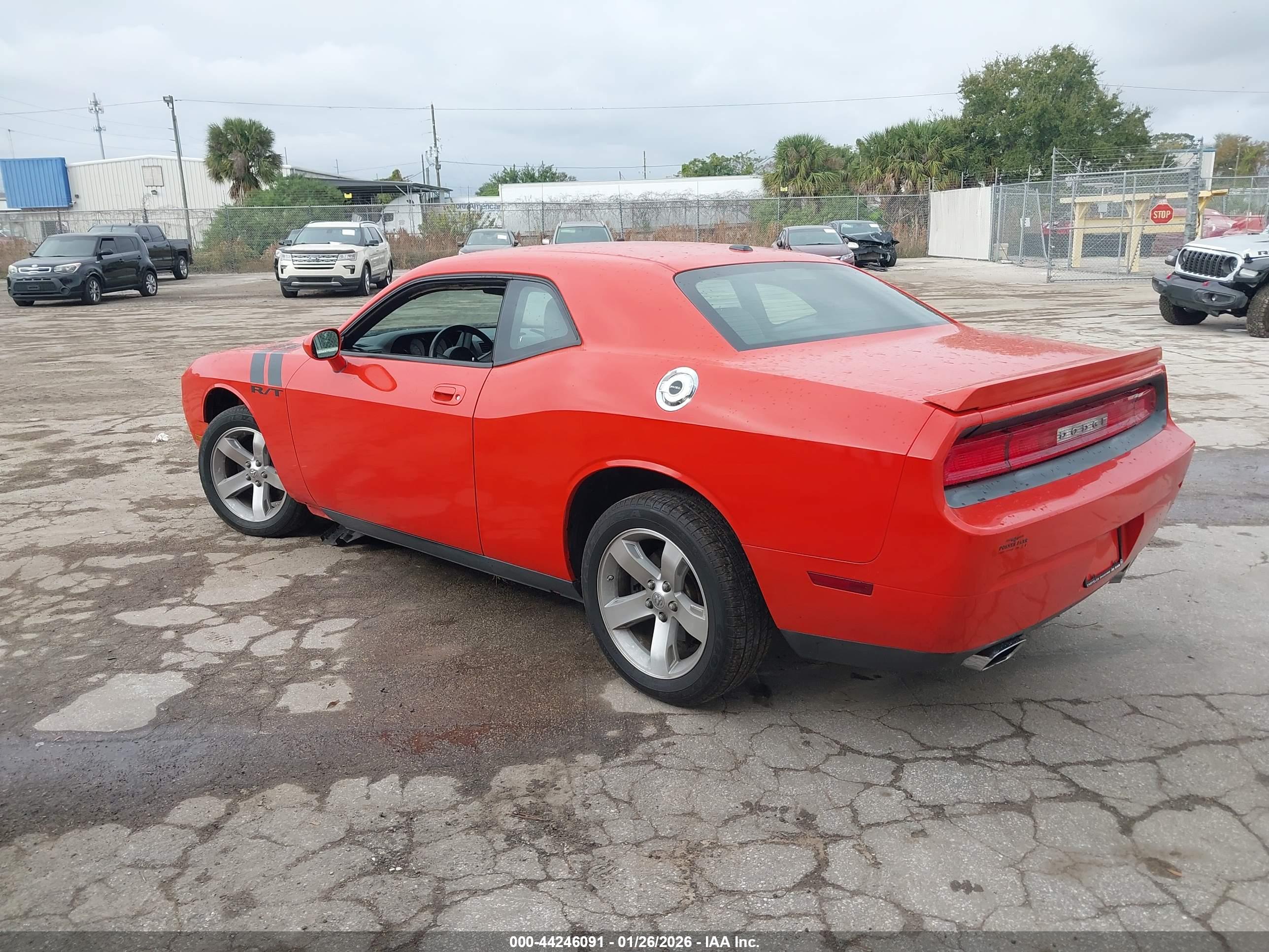 DODGE CHALLENGER image 3