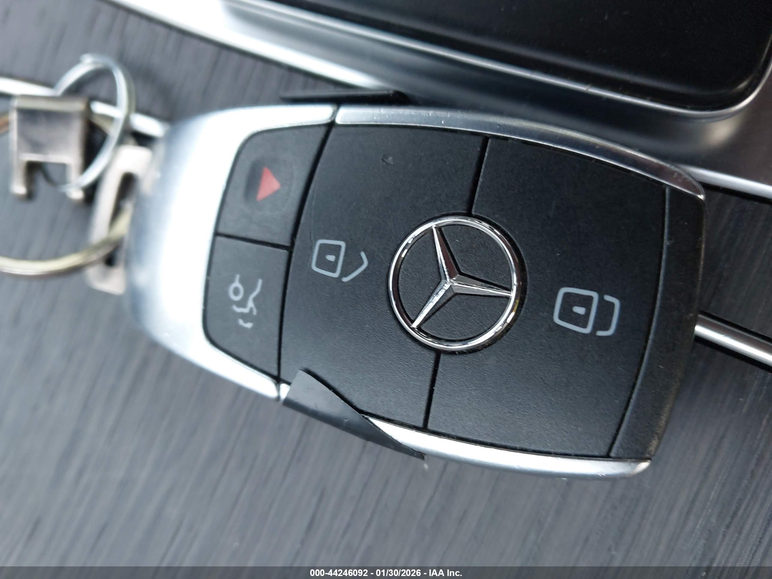 MERCEDES-BENZ GLC image 11