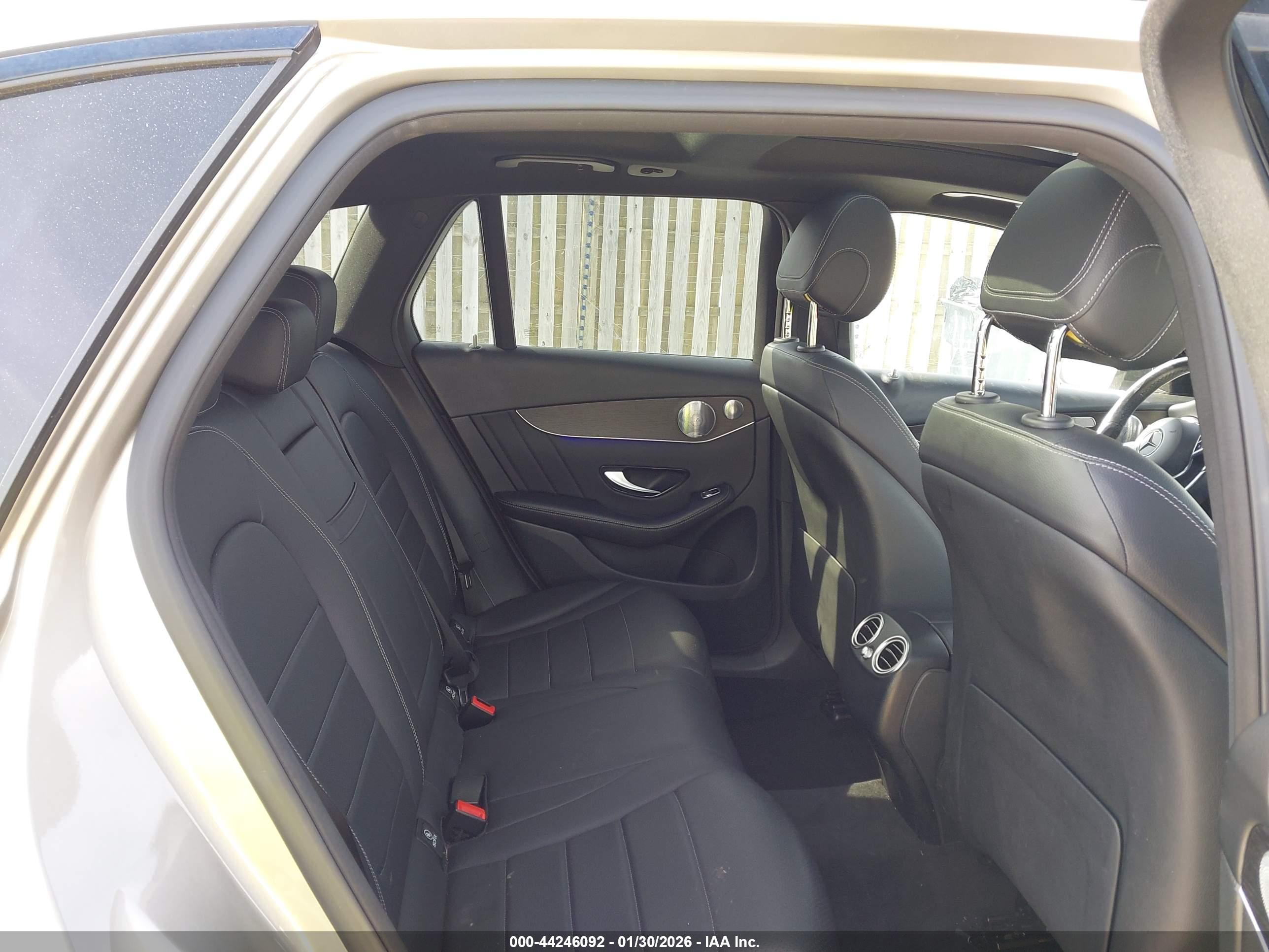 MERCEDES-BENZ GLC image 8