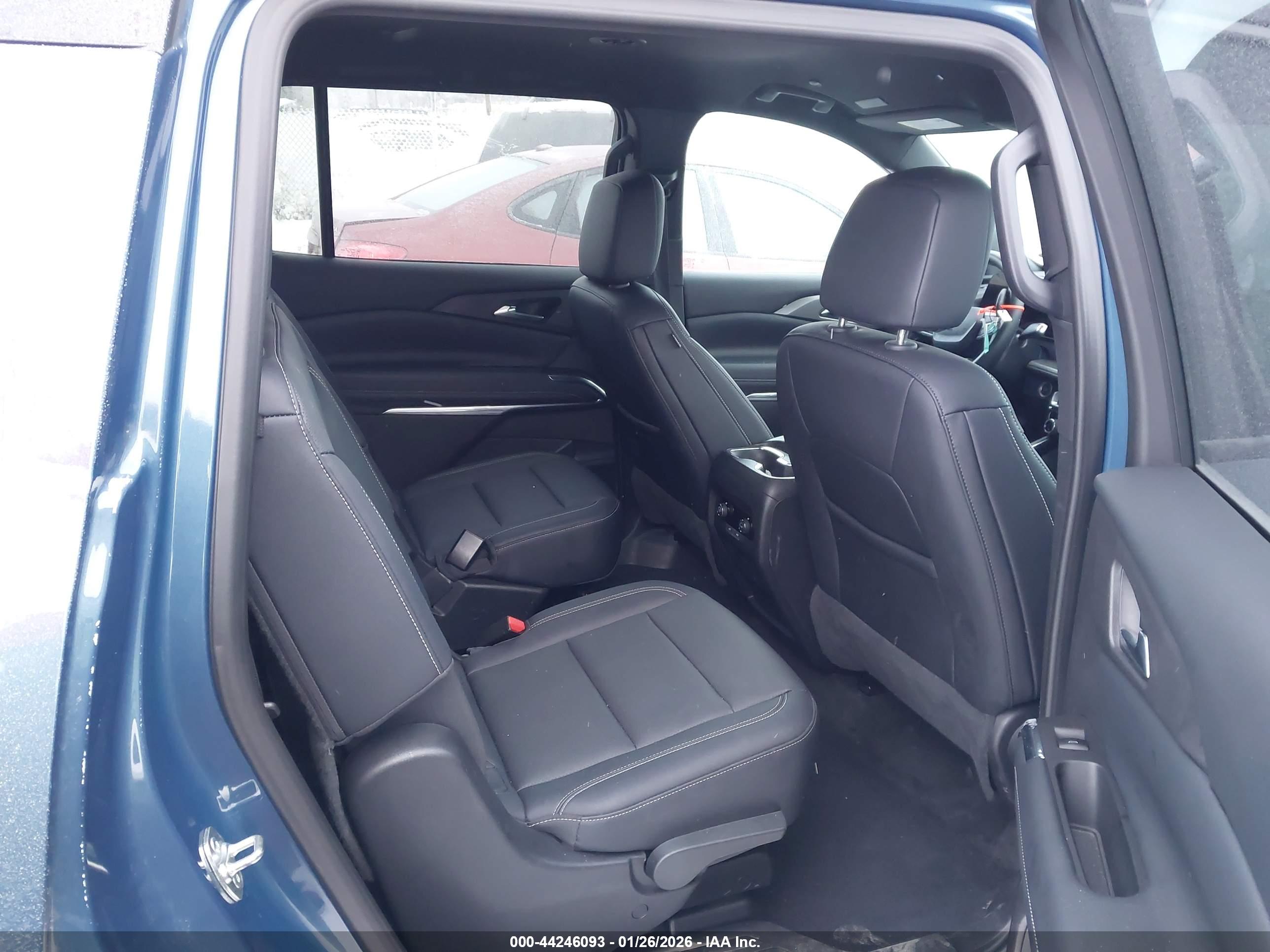 CHEVROLET TRAVERSE image 8