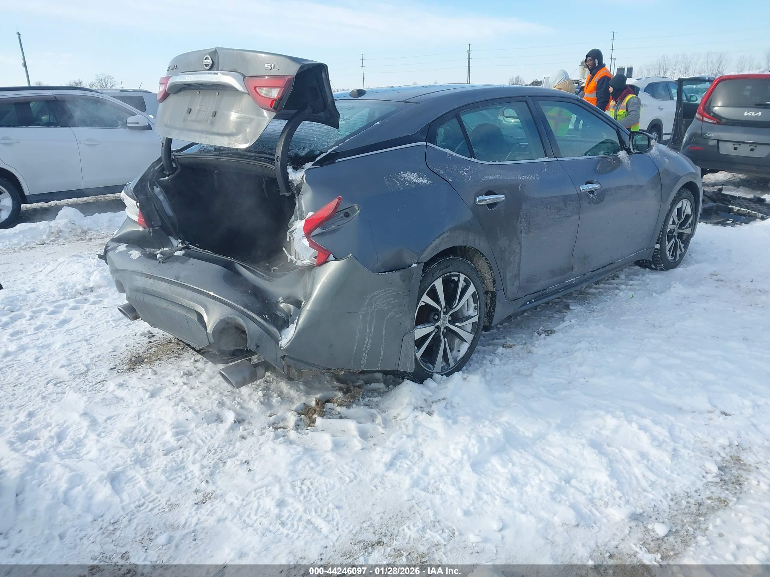 NISSAN MAXIMA image 4
