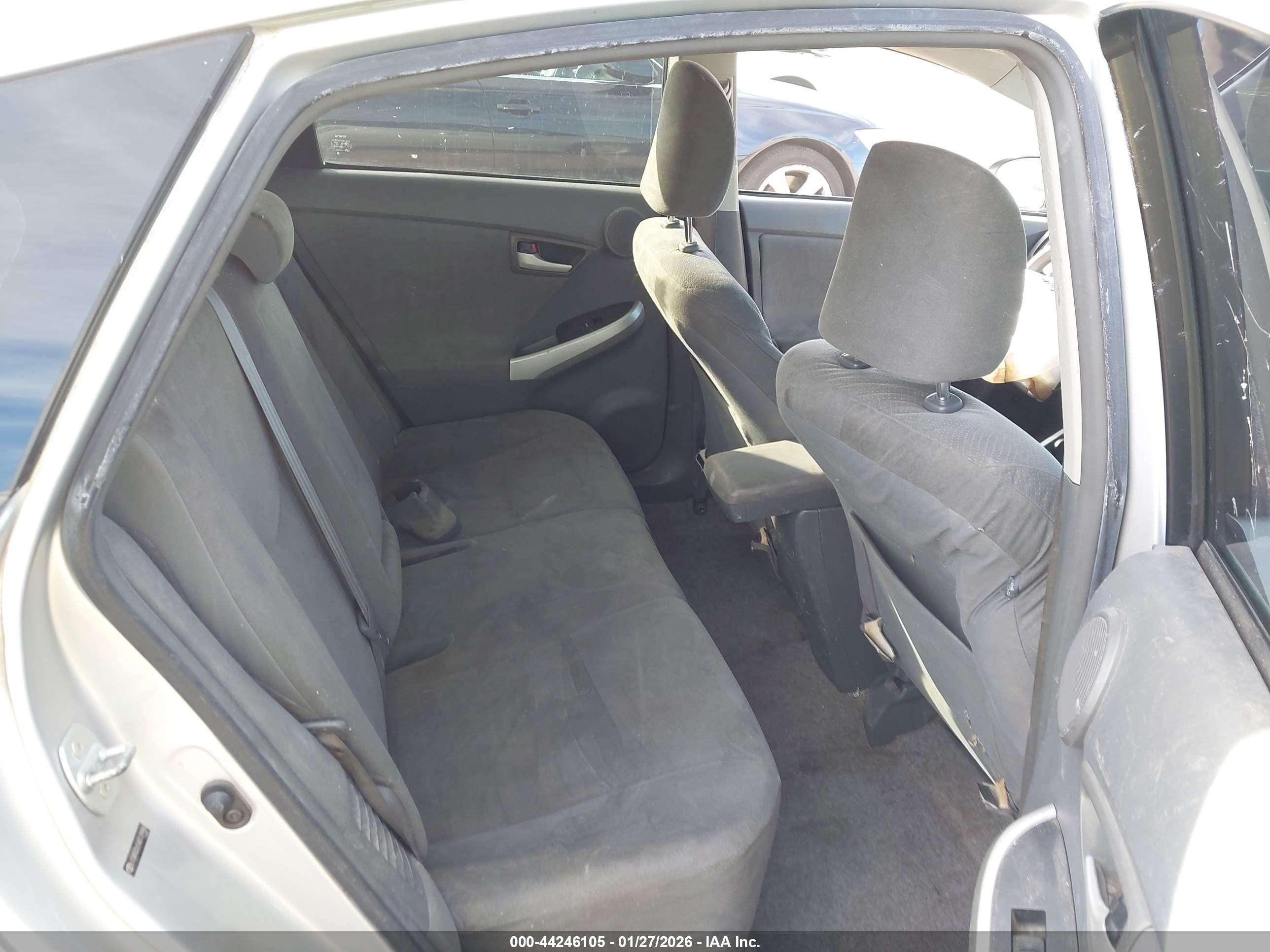 TOYOTA PRIUS image 8