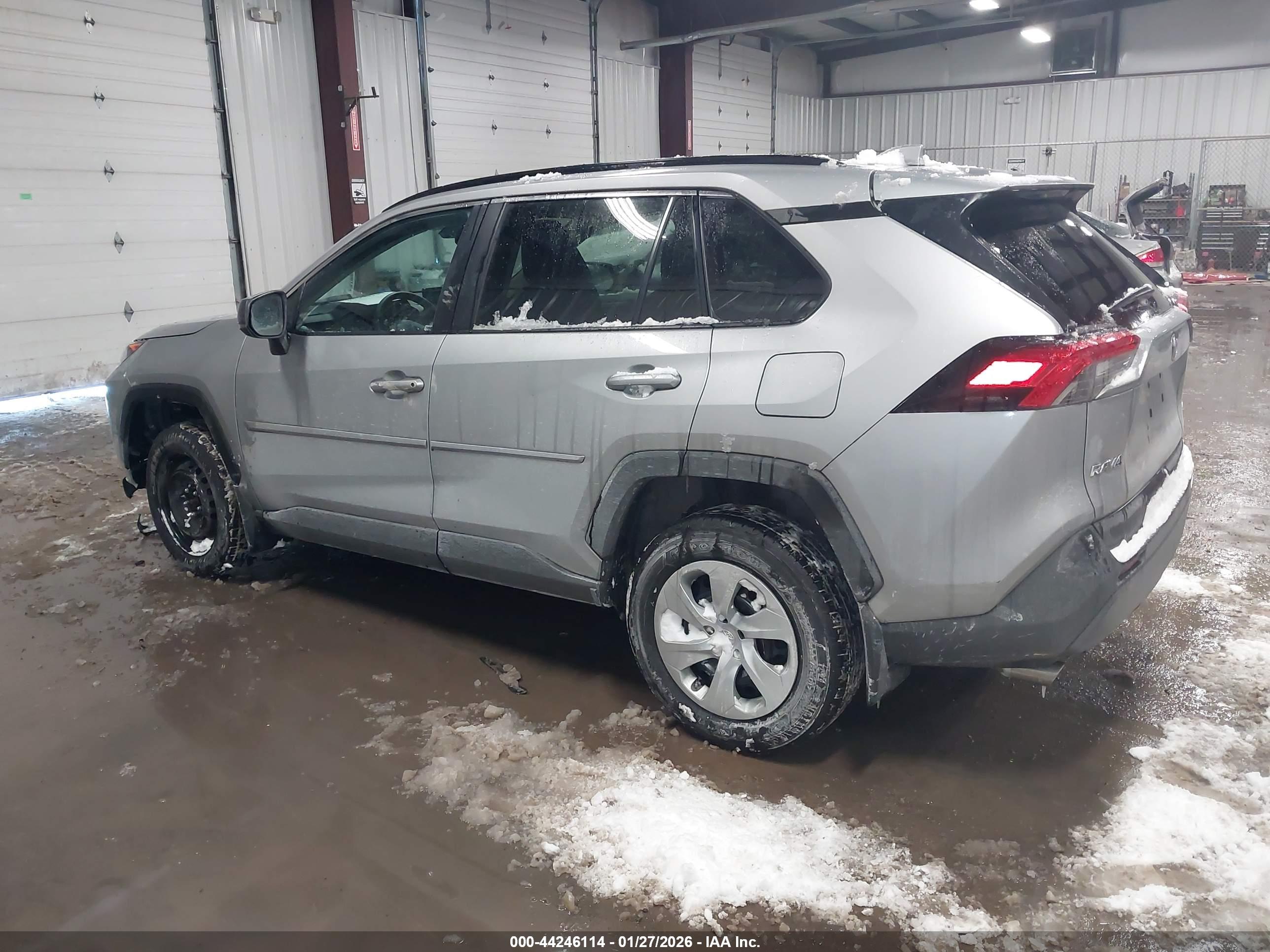 TOYOTA RAV4 image 3