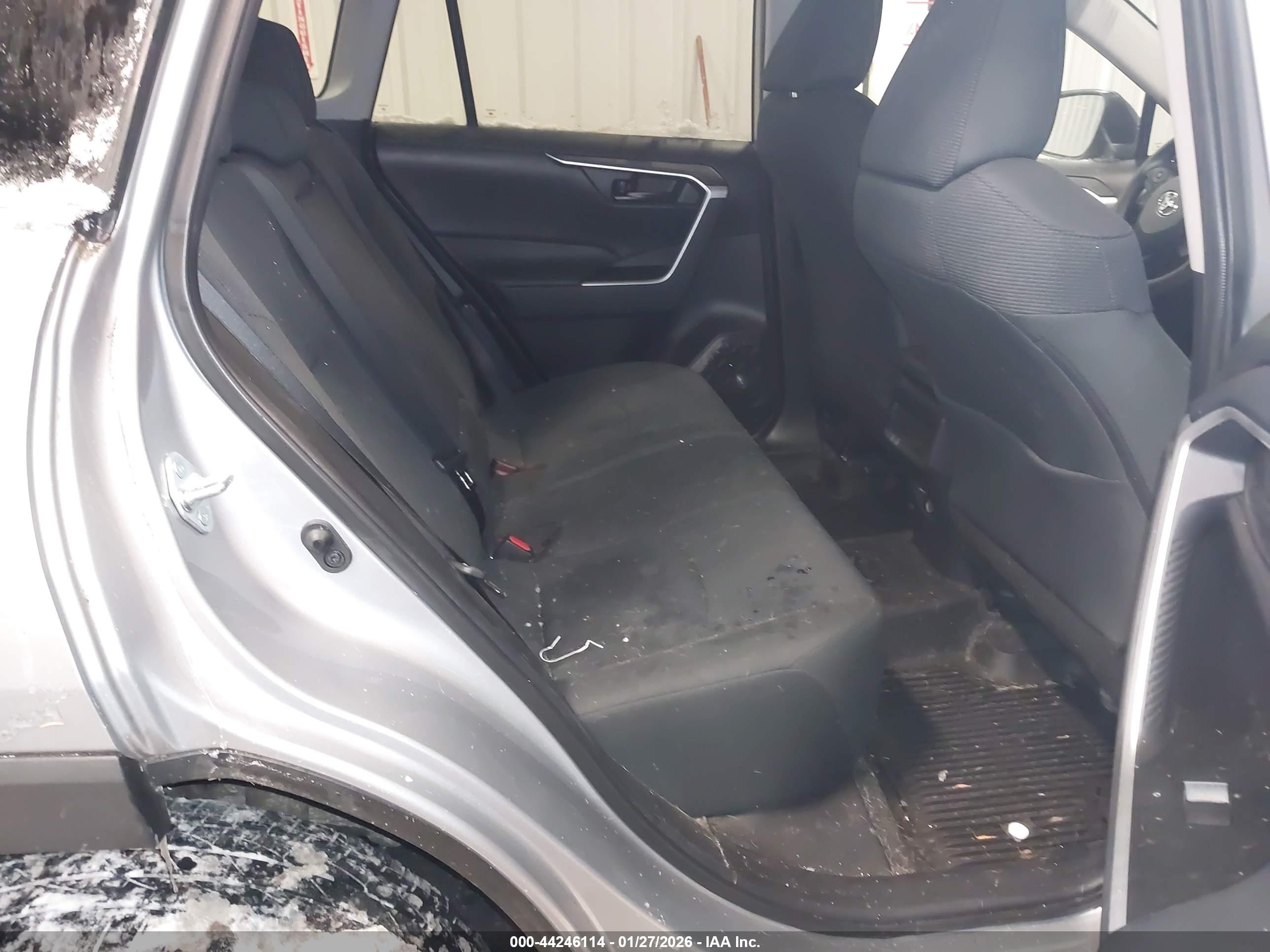 TOYOTA RAV4 image 8