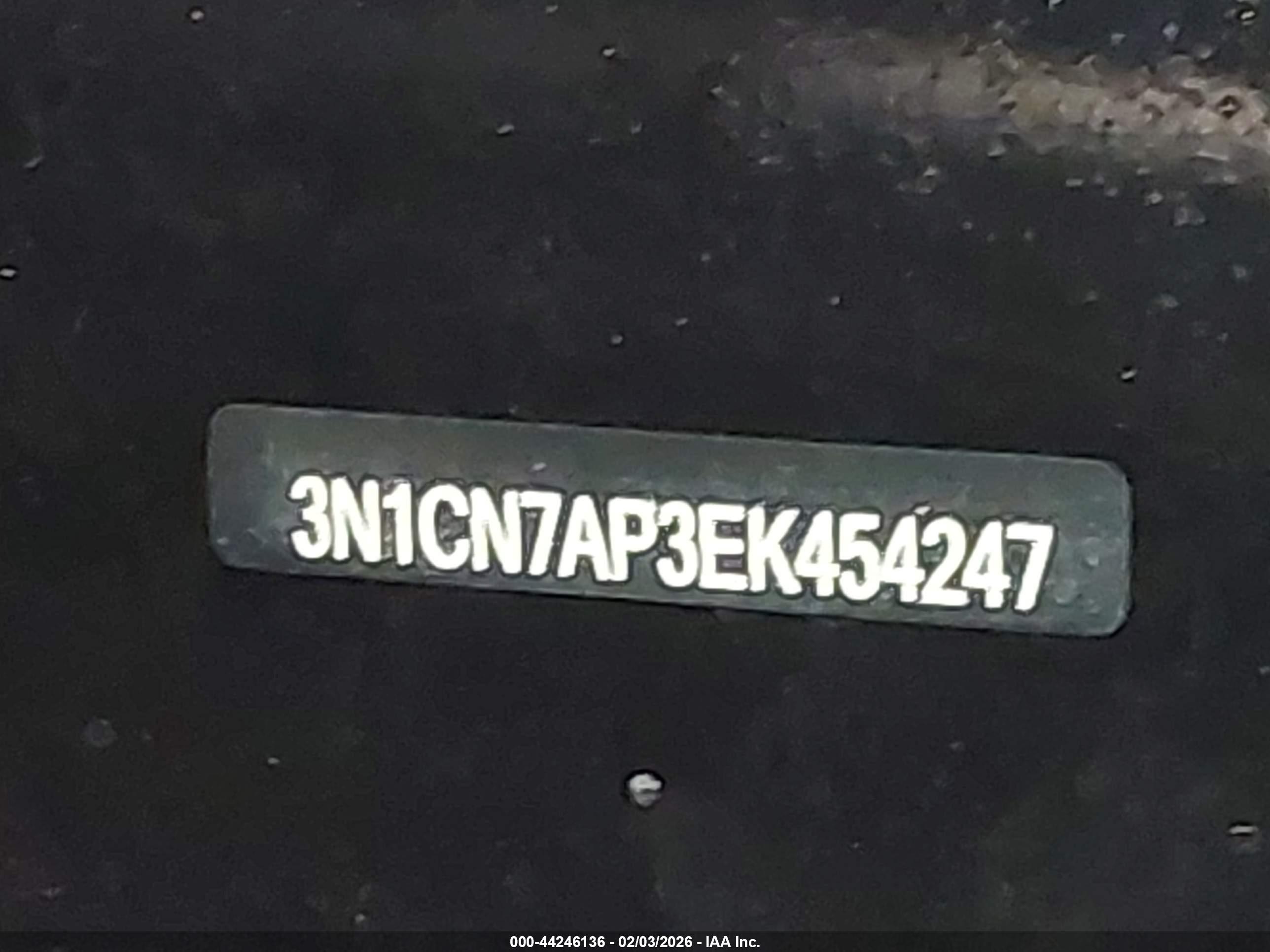 NISSAN VERSA image 9