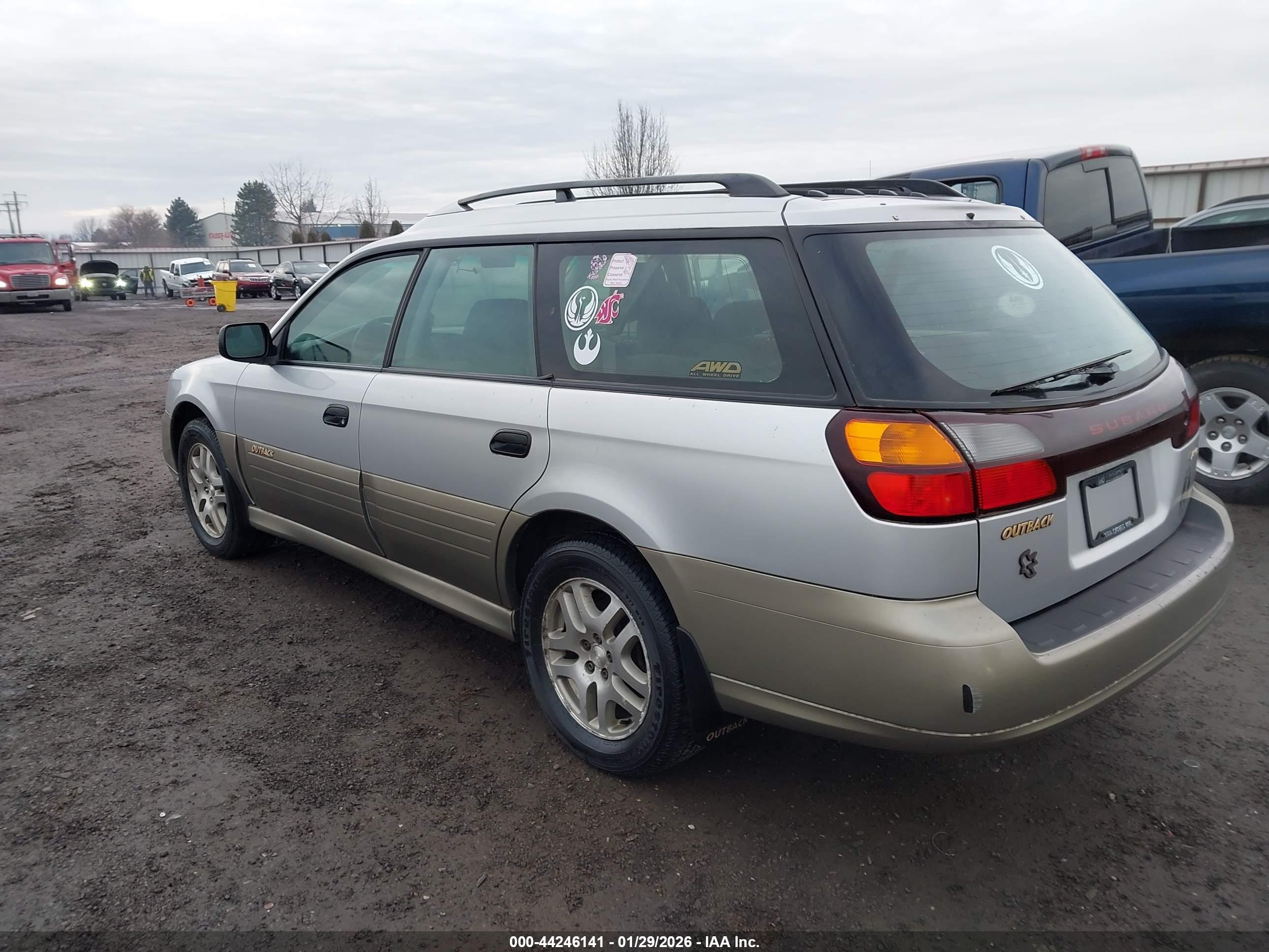 SUBARU OUTBACK image 3