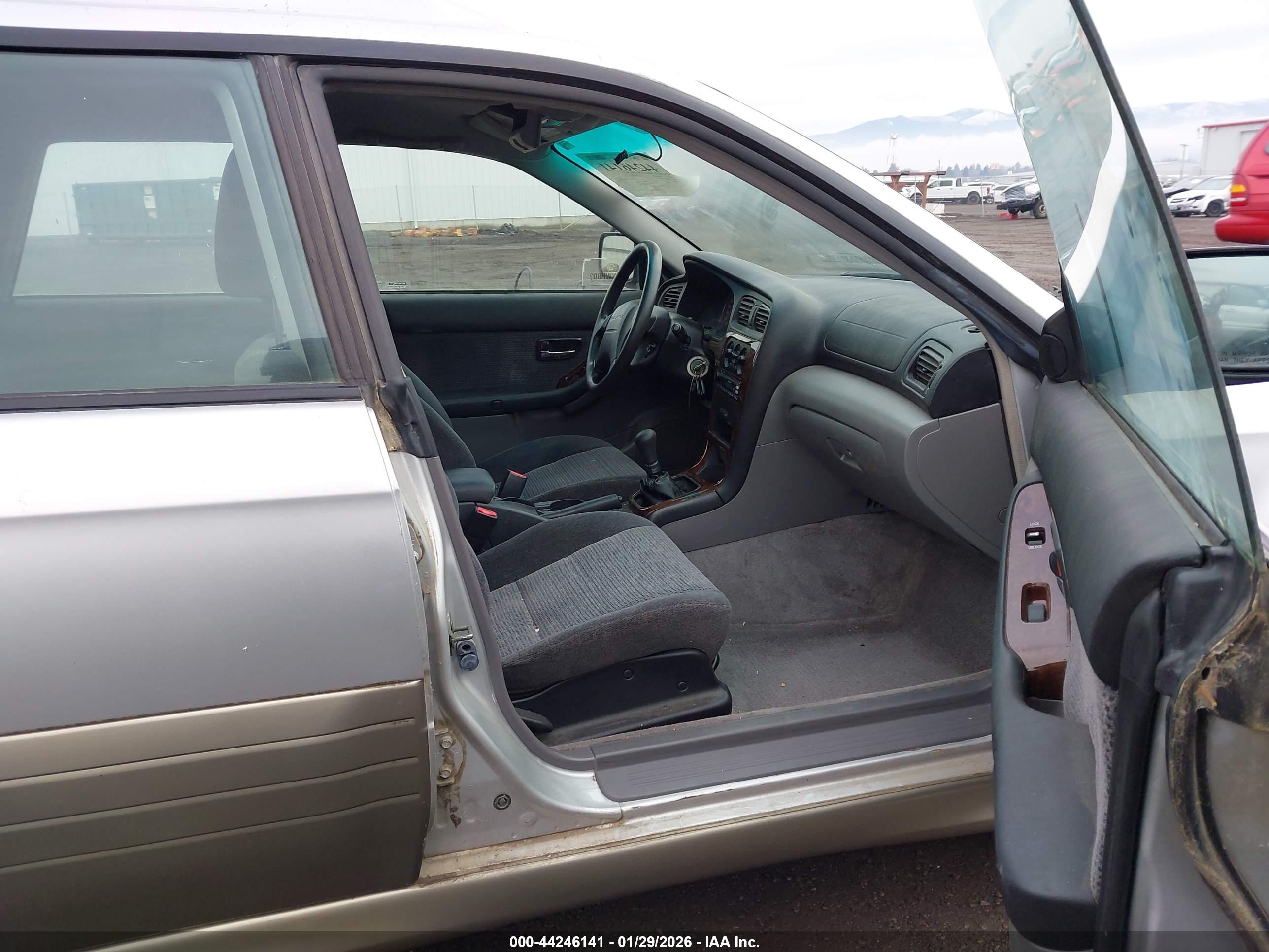 SUBARU OUTBACK image 5