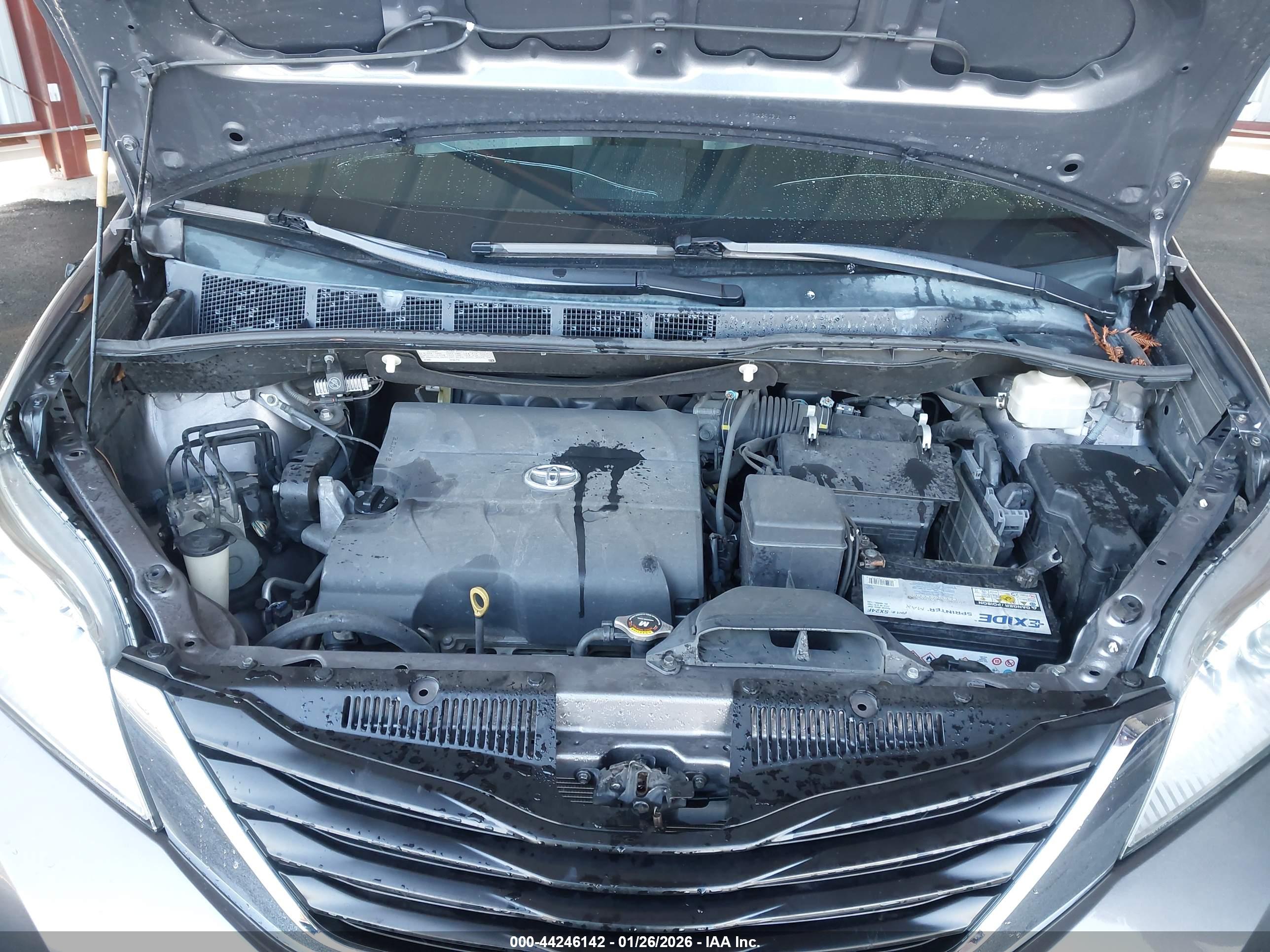 TOYOTA SIENNA image 10