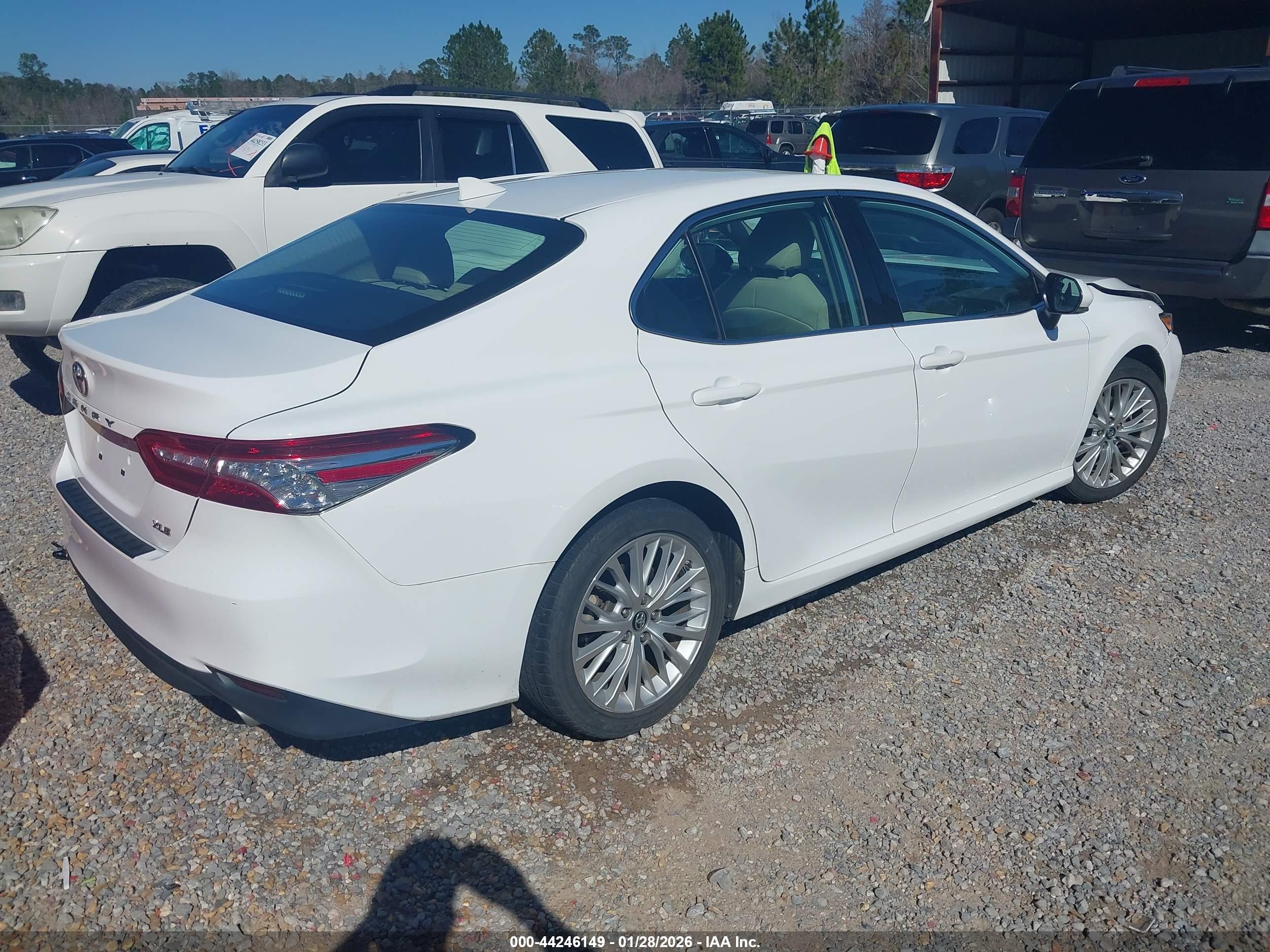 TOYOTA CAMRY image 4