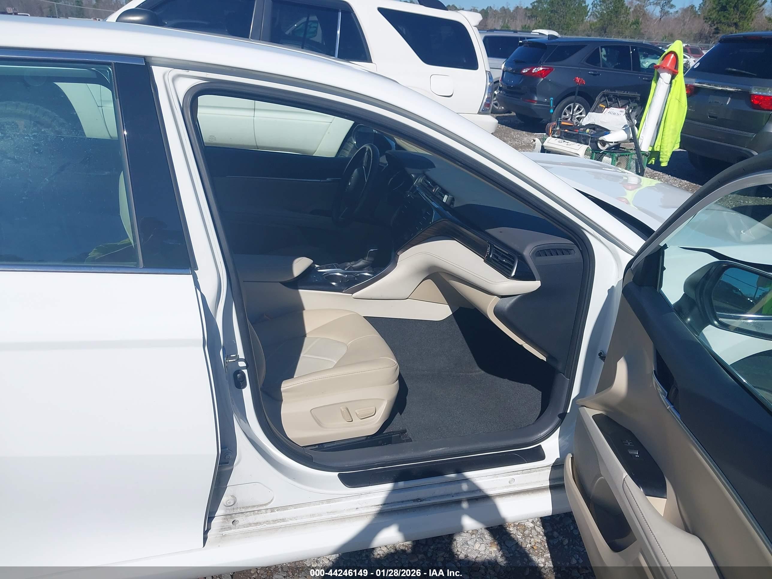 TOYOTA CAMRY image 5