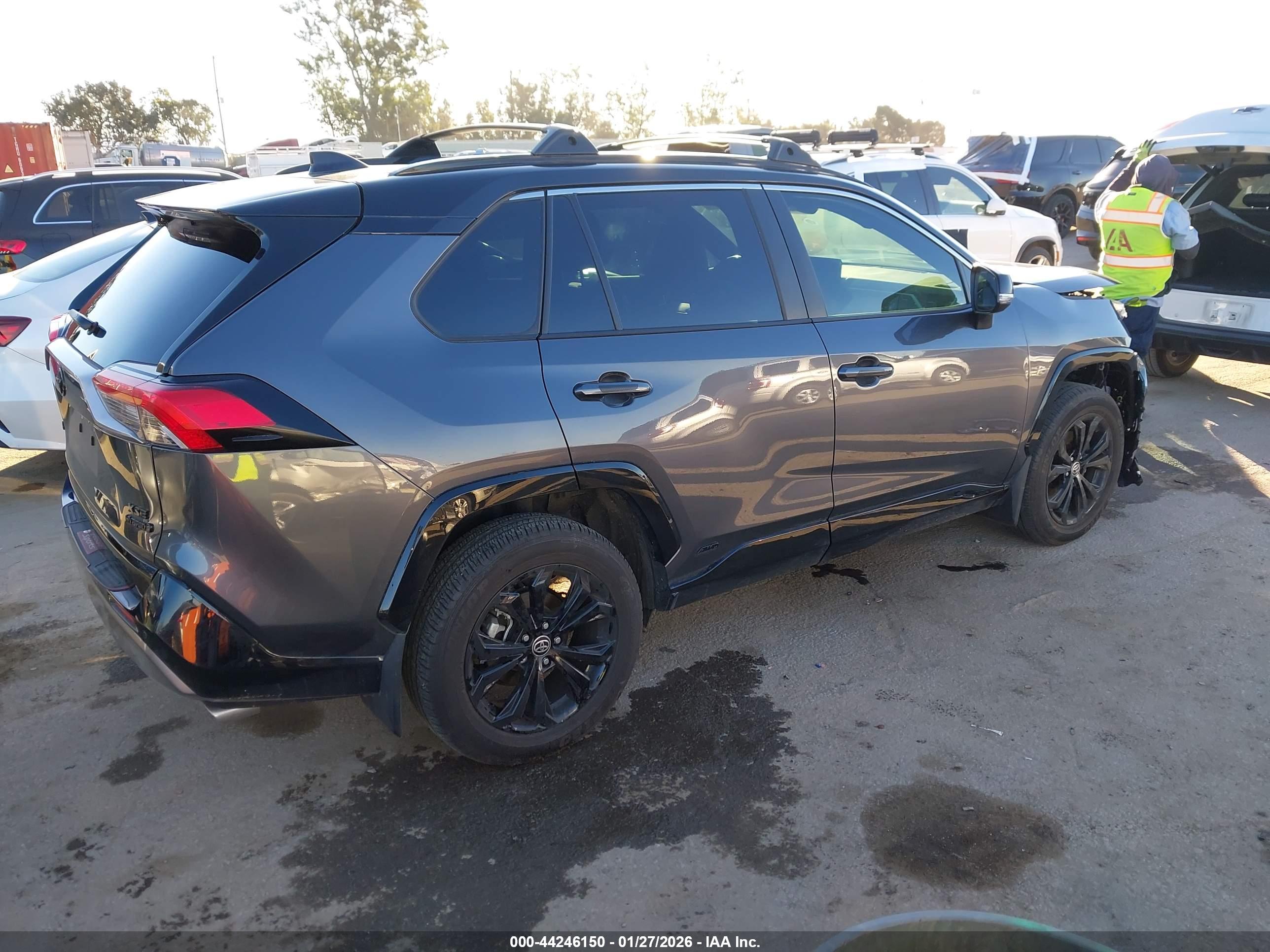 TOYOTA RAV4 image 4