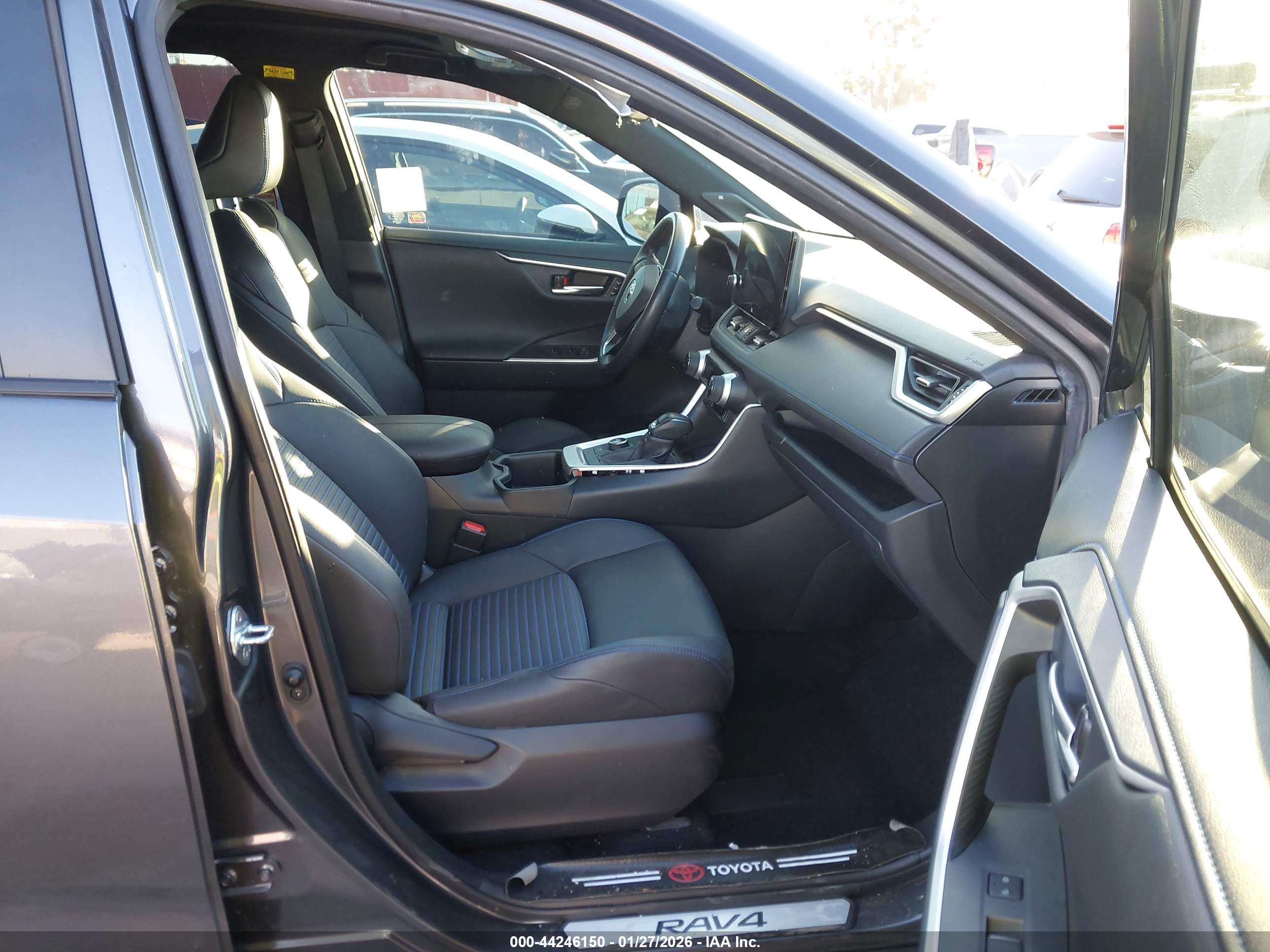 TOYOTA RAV4 image 5