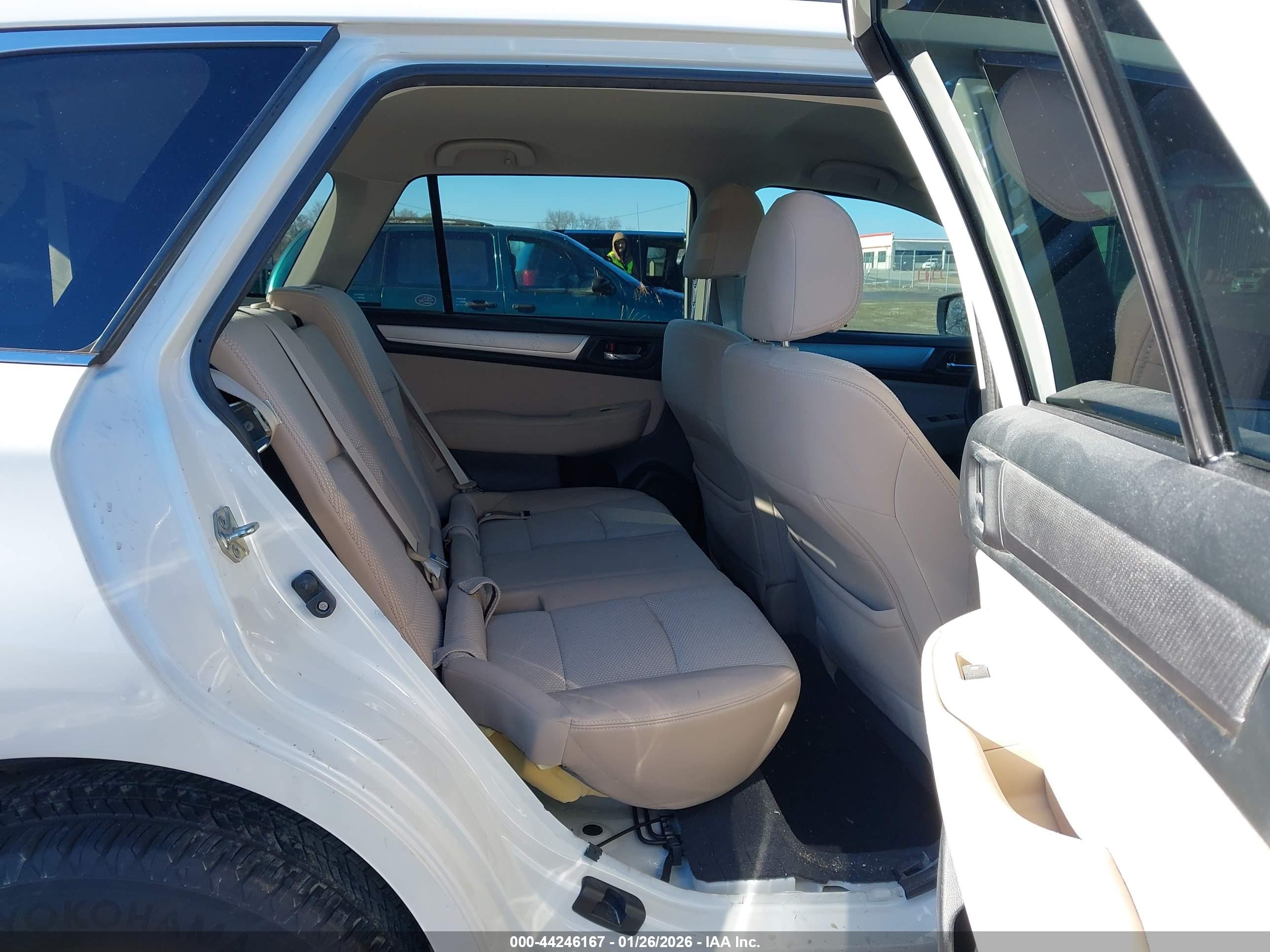 SUBARU OUTBACK image 8