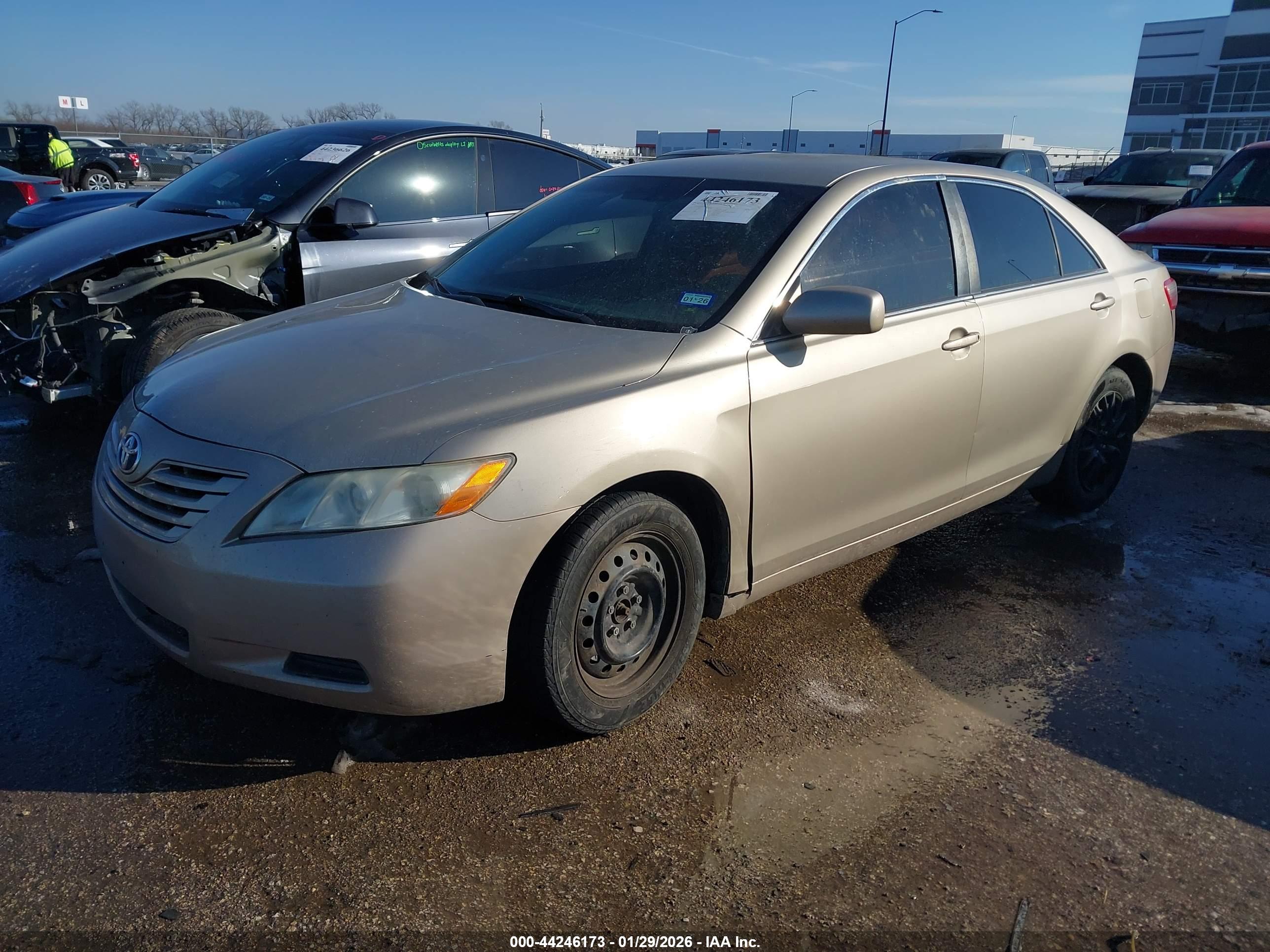 TOYOTA CAMRY image 2