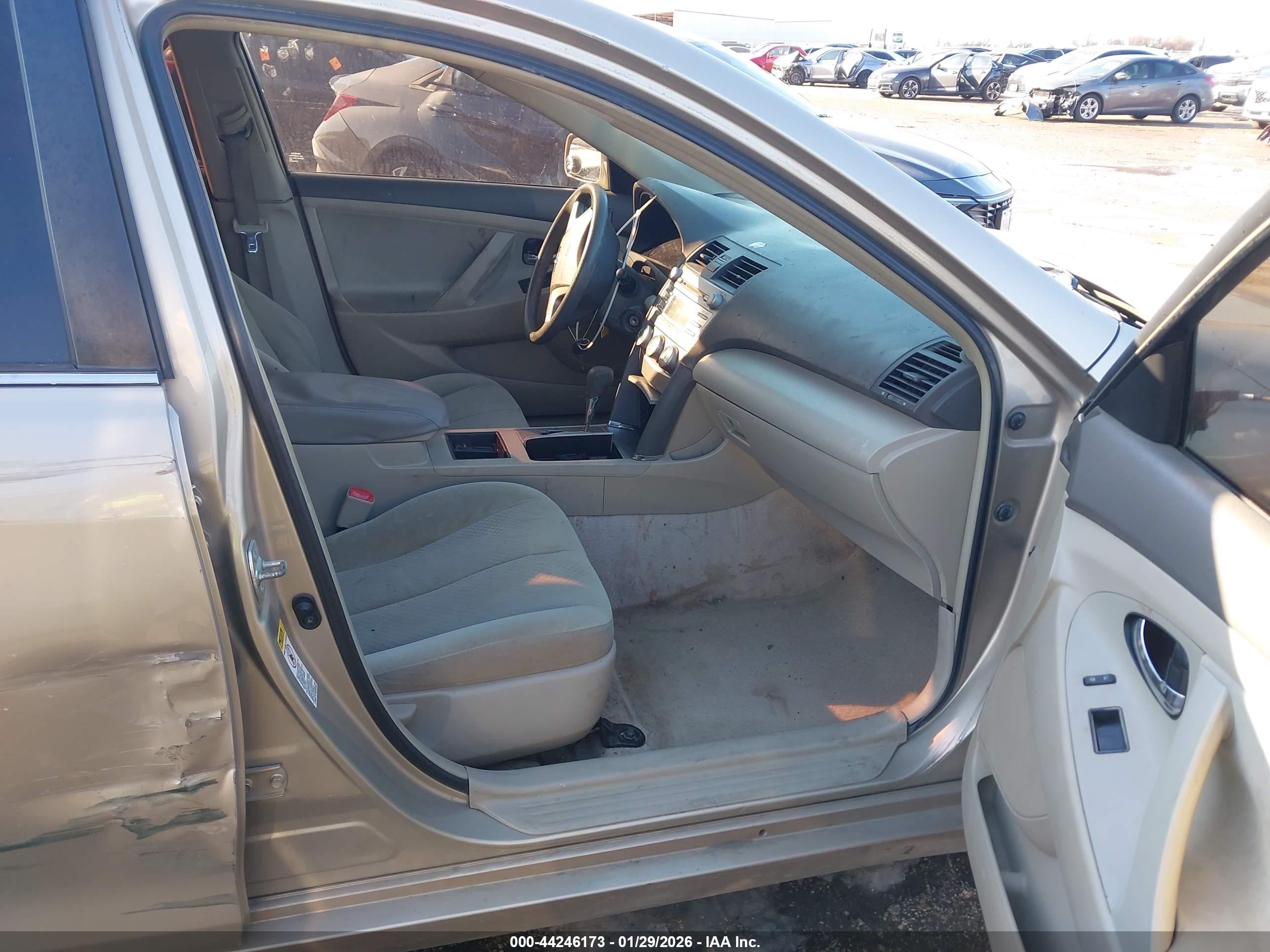 TOYOTA CAMRY image 5