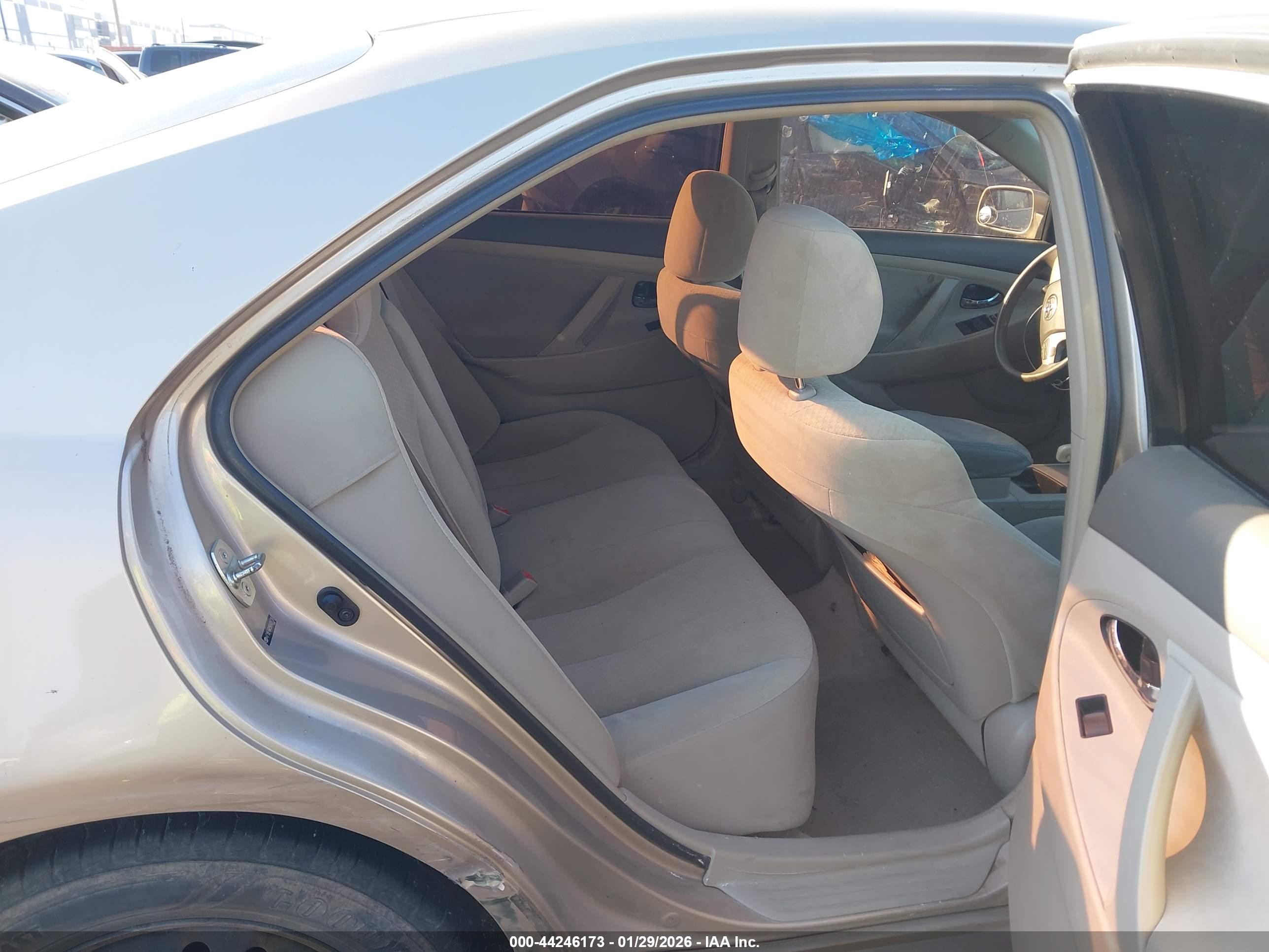 TOYOTA CAMRY image 8