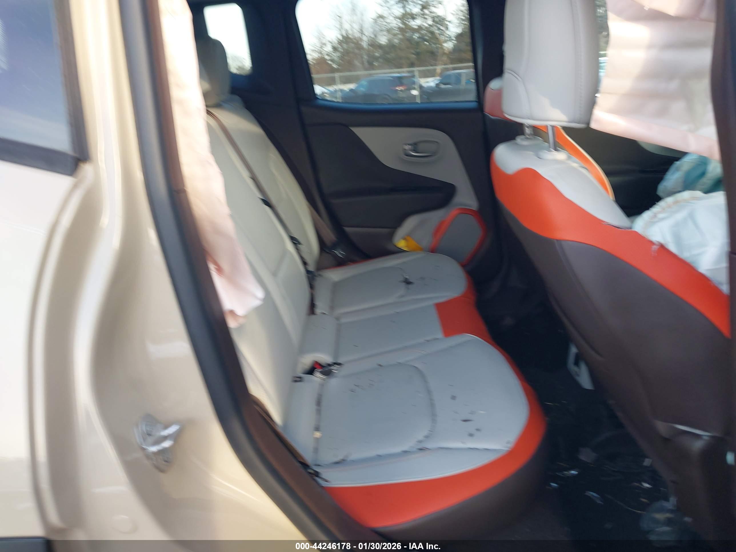 JEEP RENEGADE image 8