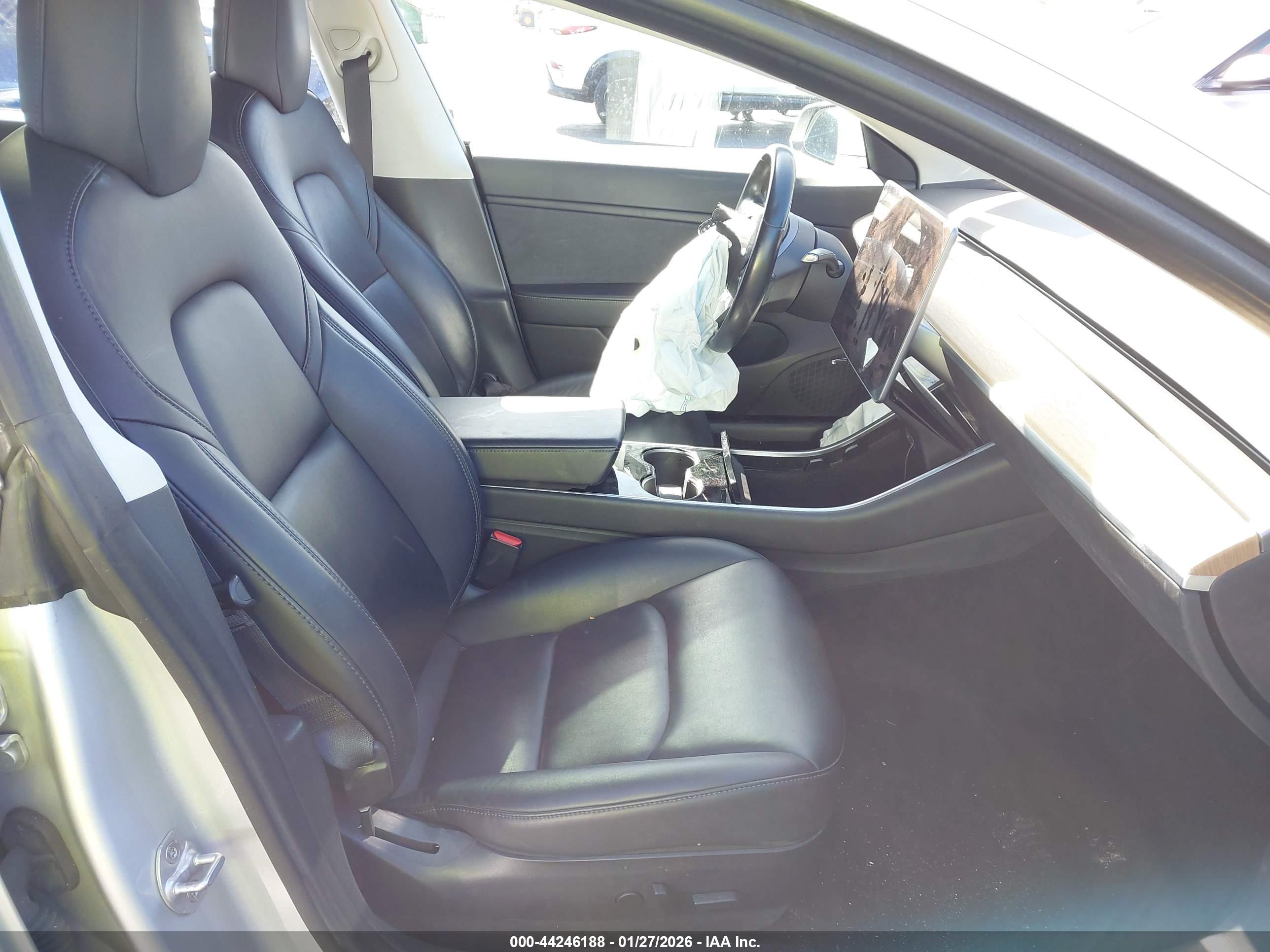 TESLA MODEL image 5
