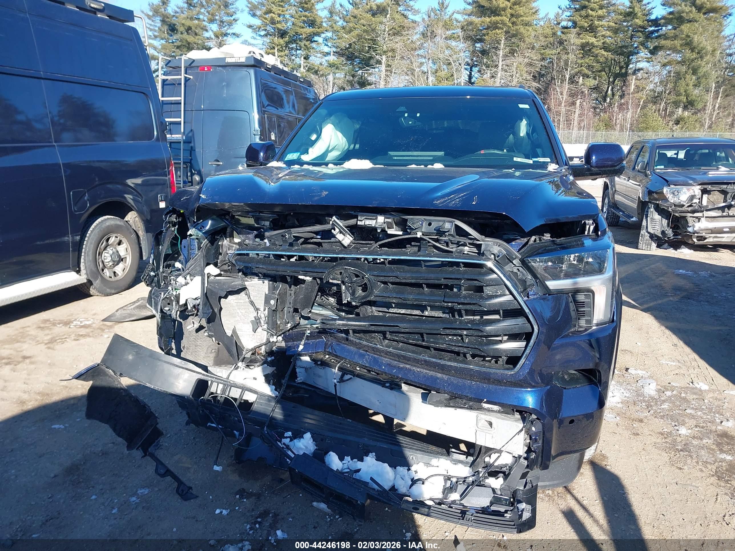 TOYOTA SEQUOIA image 6