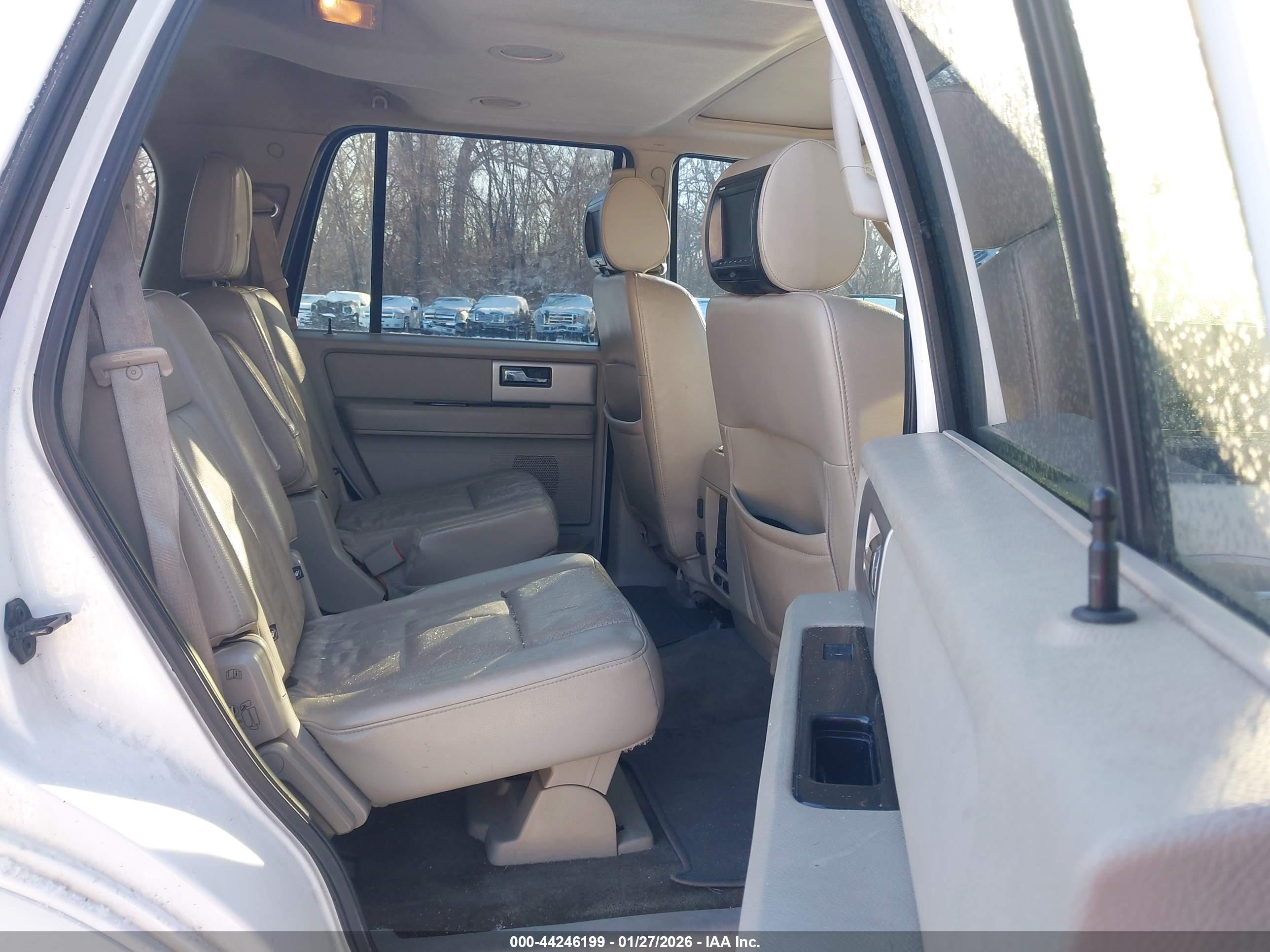 FORD EXPEDITION image 8
