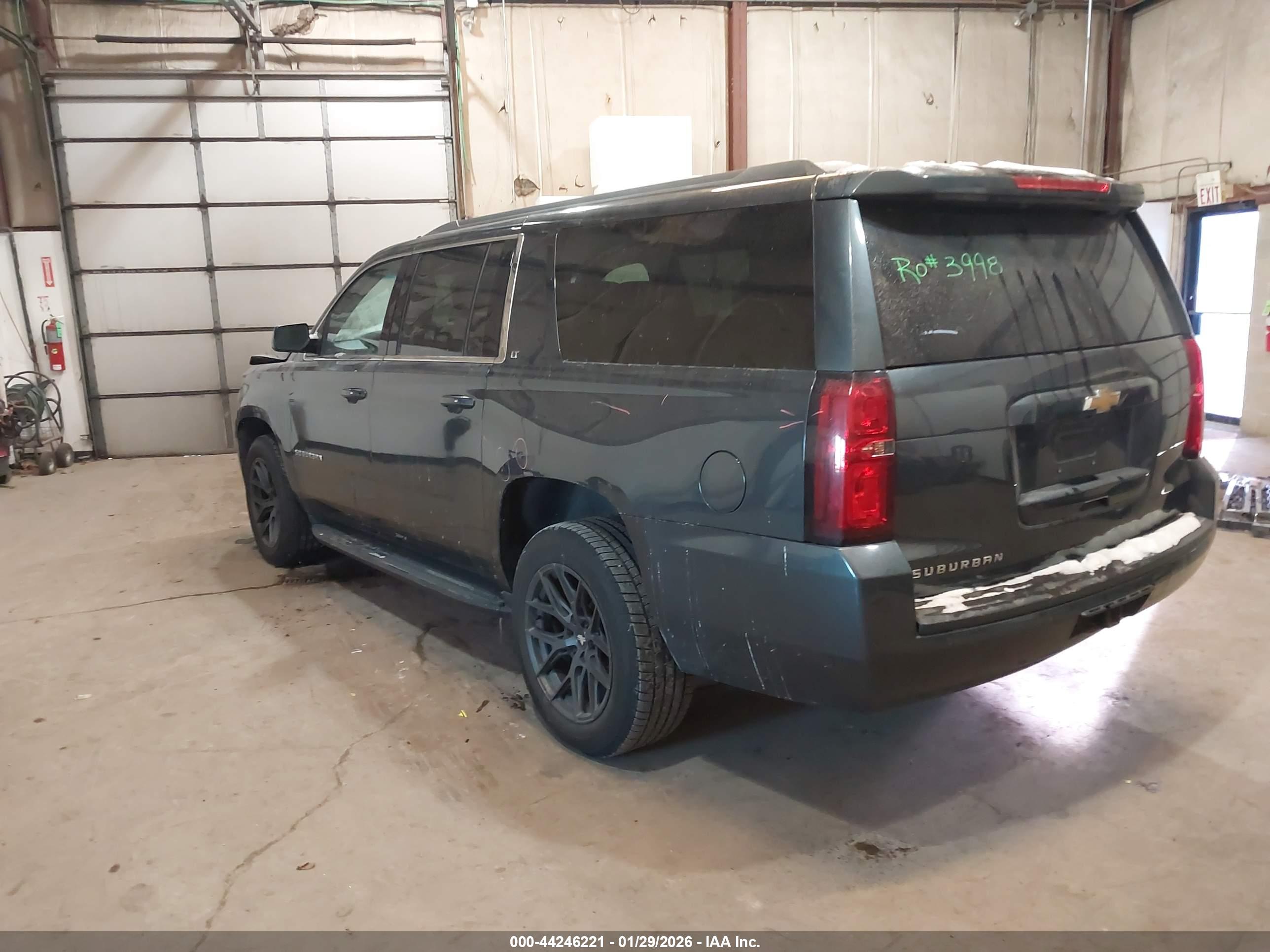 CHEVROLET SUBURBAN image 3