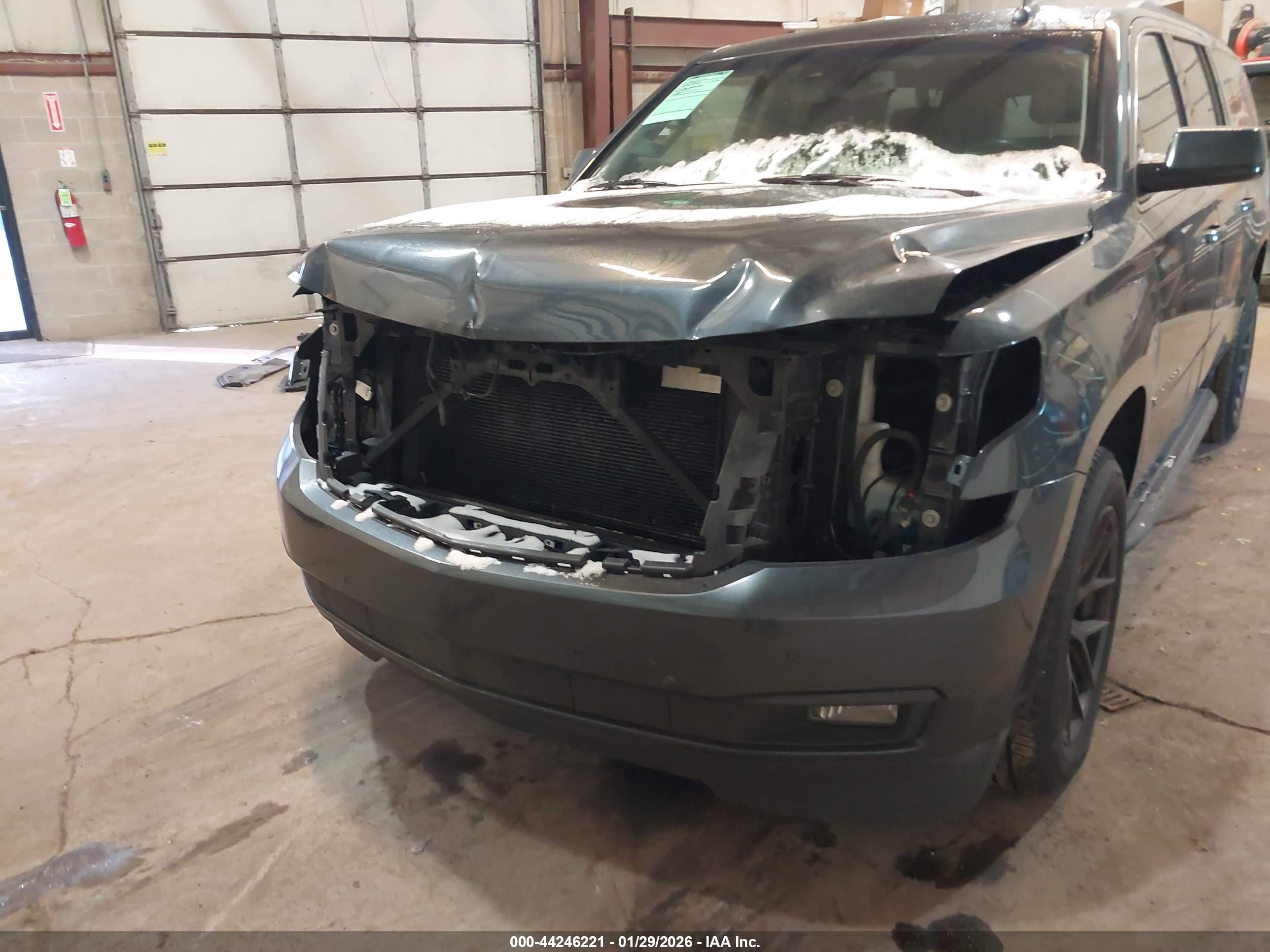 CHEVROLET SUBURBAN image 6