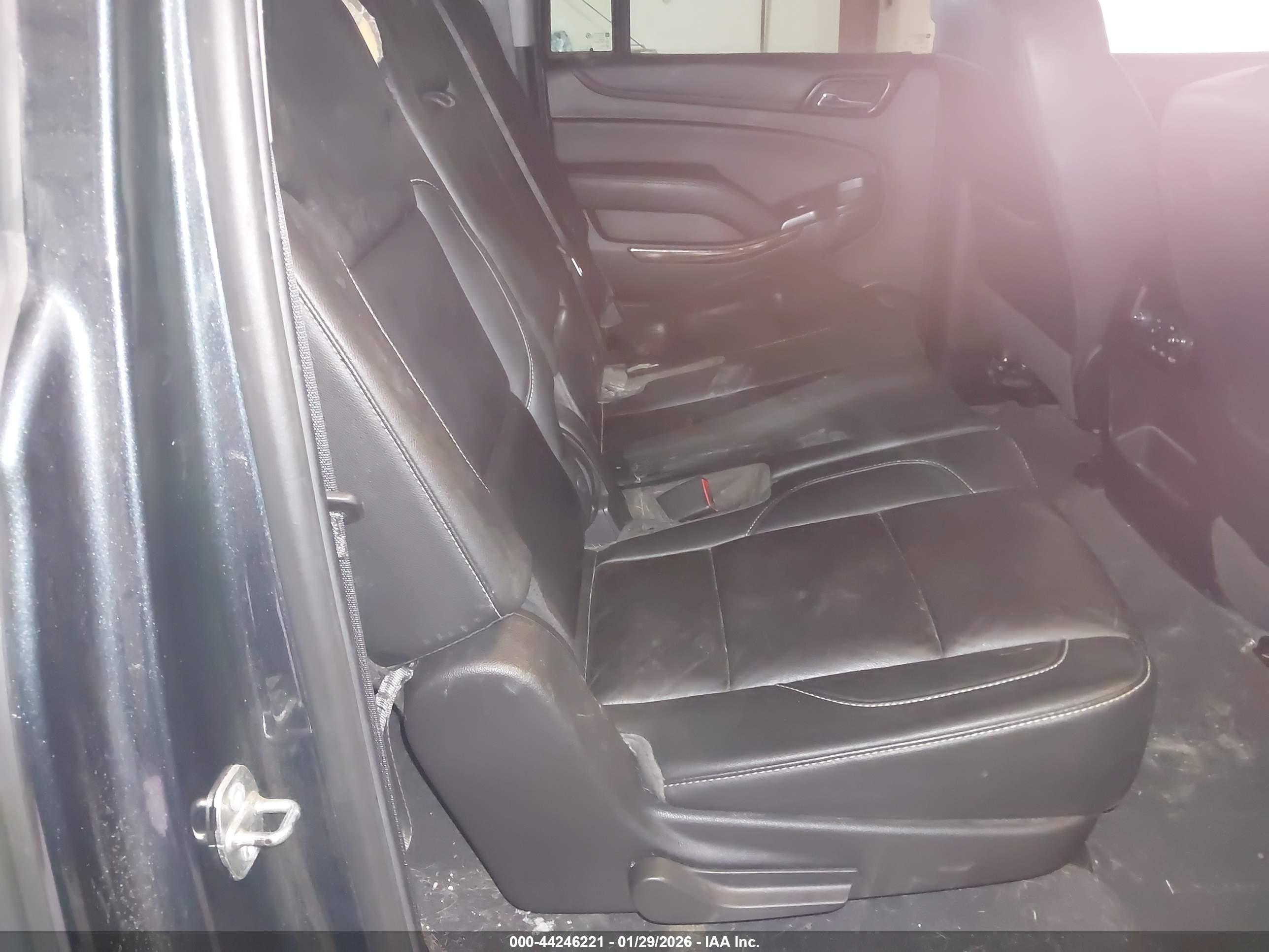 CHEVROLET SUBURBAN image 8