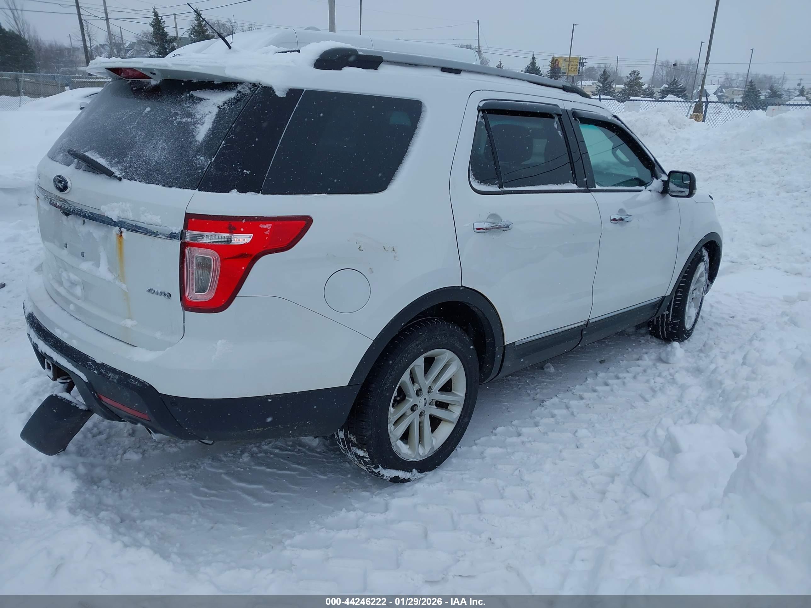 FORD EXPLORER image 4