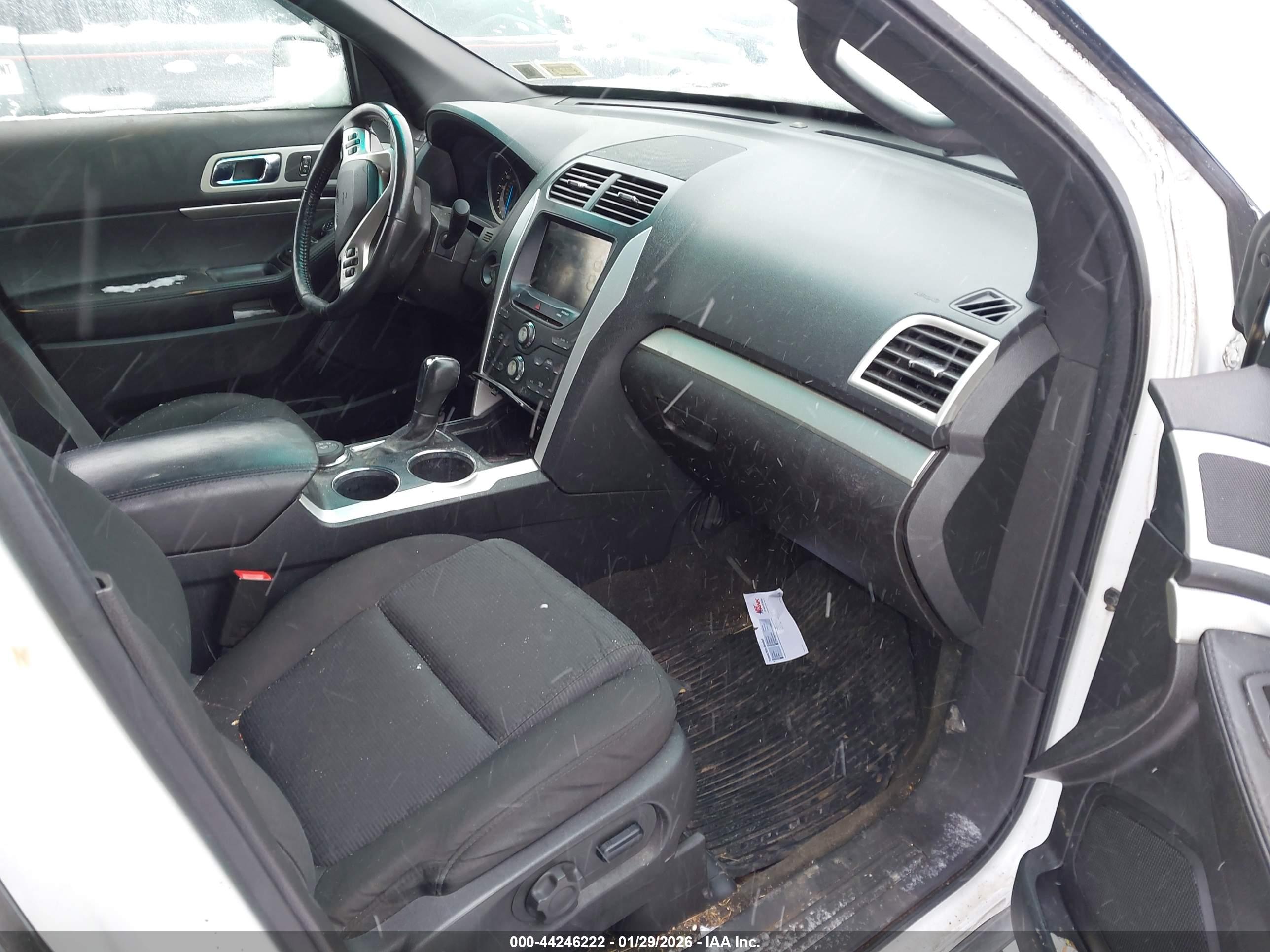 FORD EXPLORER image 5