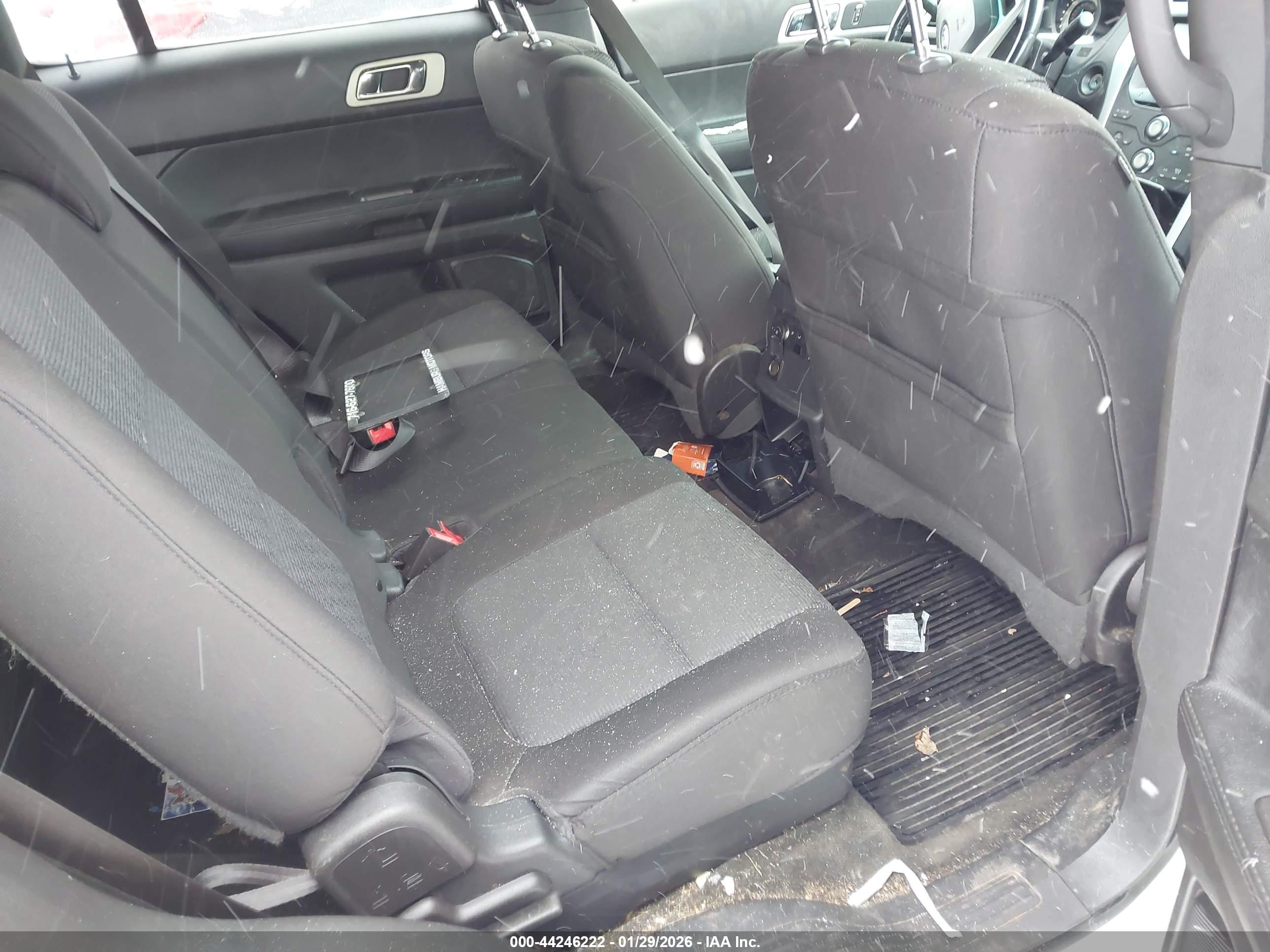 FORD EXPLORER image 8