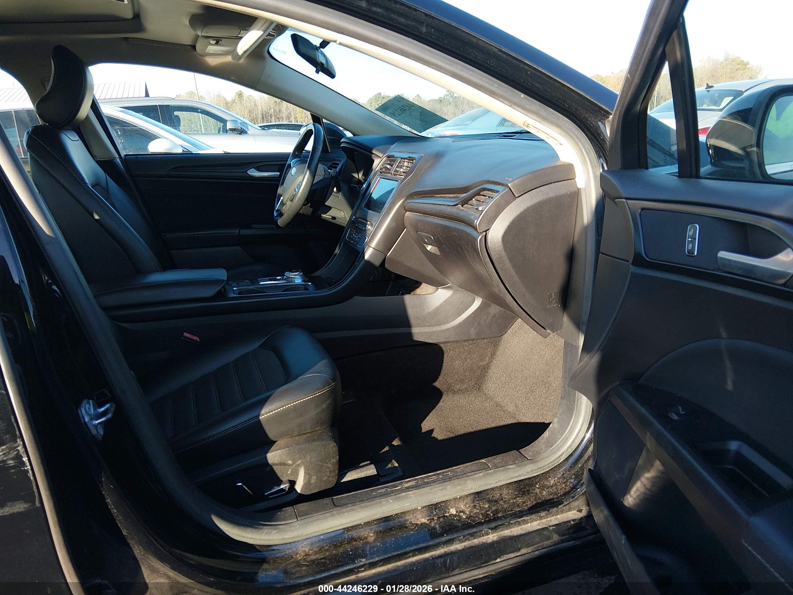 FORD FUSION image 5