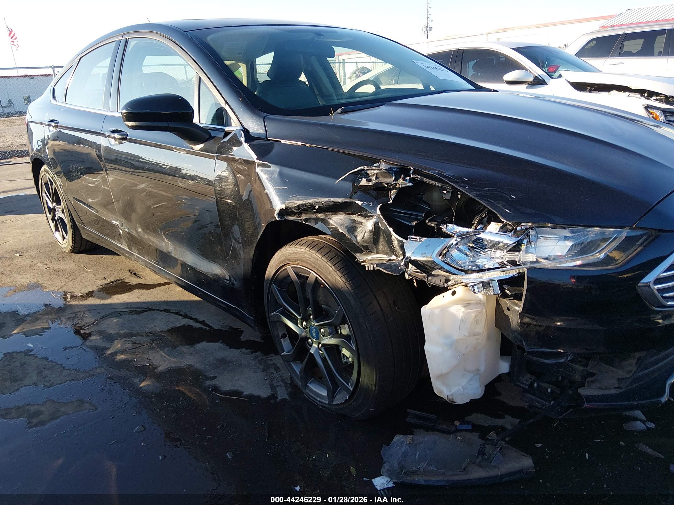 FORD FUSION image 6