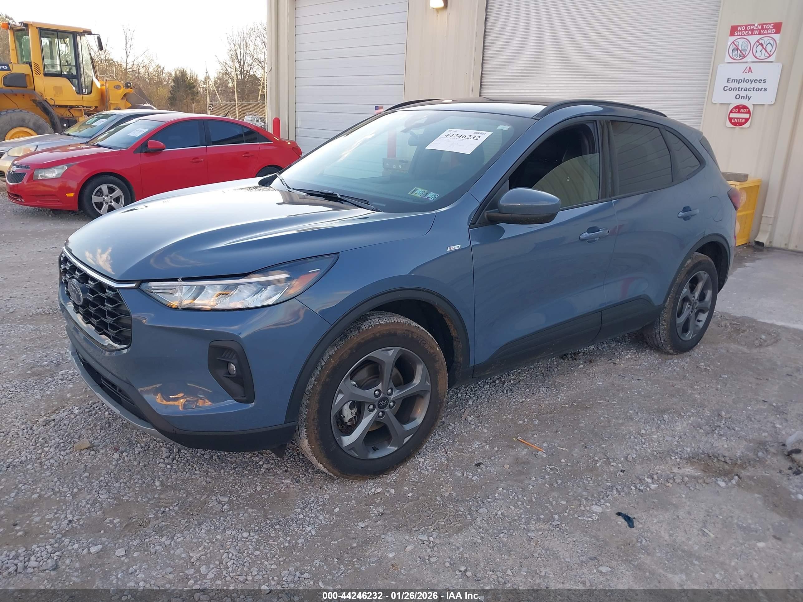 FORD ESCAPE image 2