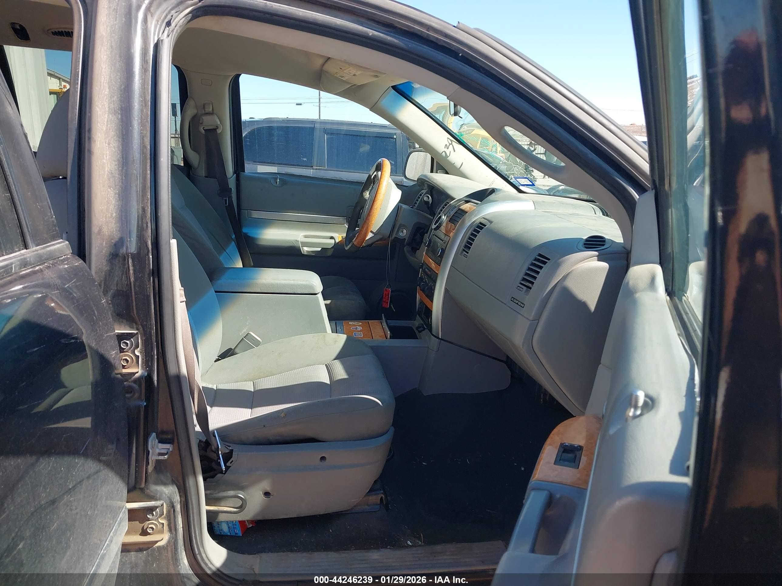 CHRYSLER ASPEN image 5
