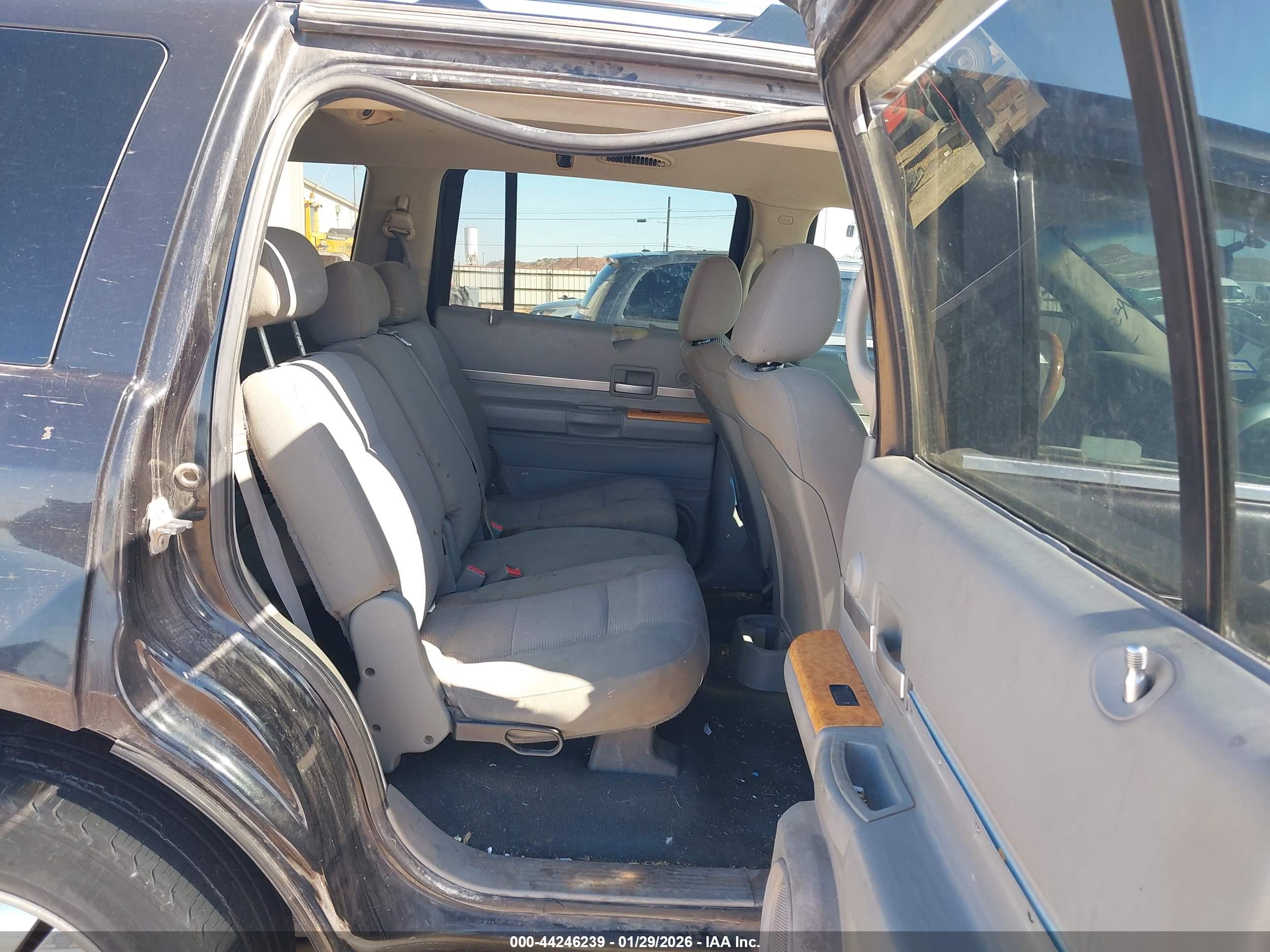 CHRYSLER ASPEN image 8